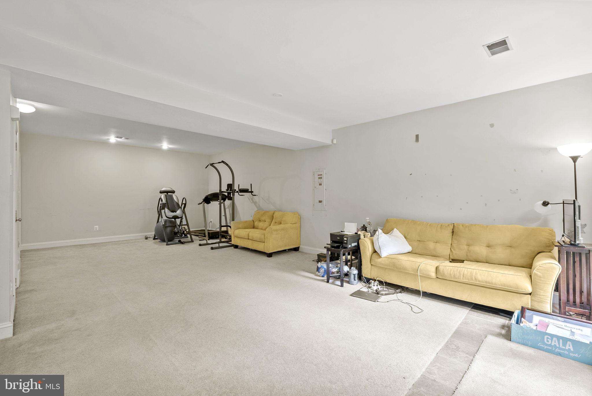 6101 Tobey Ct