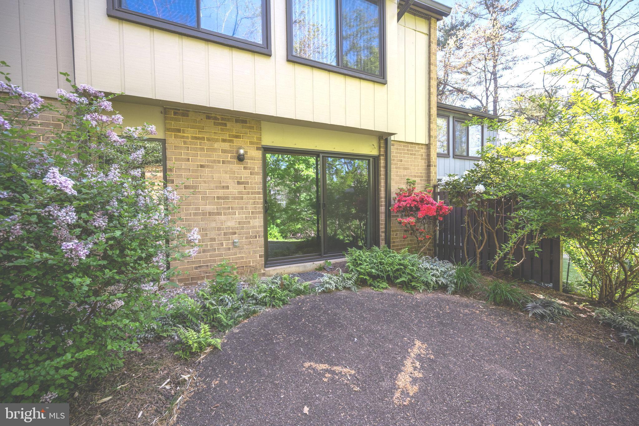1705 Ivy Oak Sq