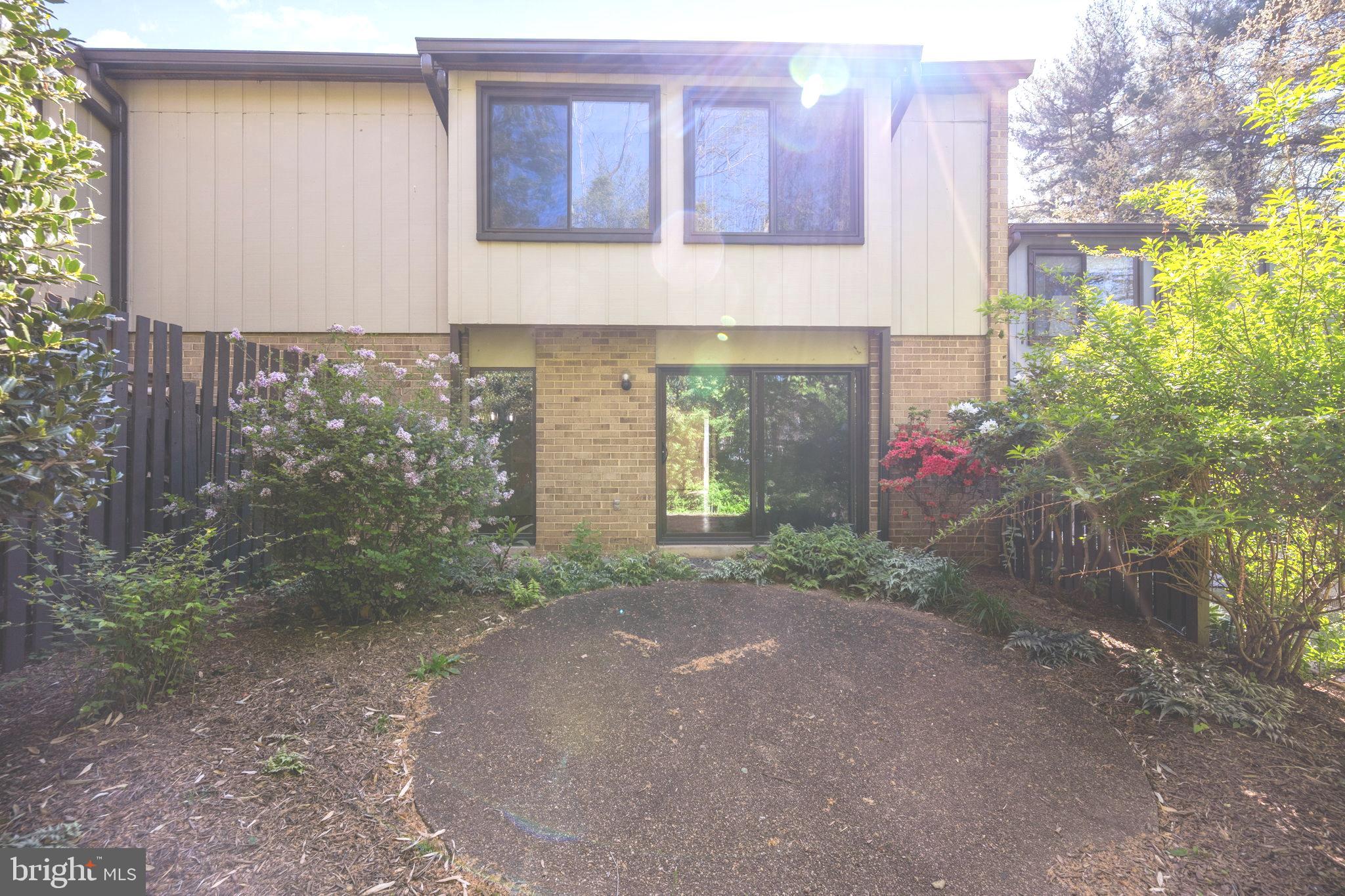 1705 Ivy Oak Sq