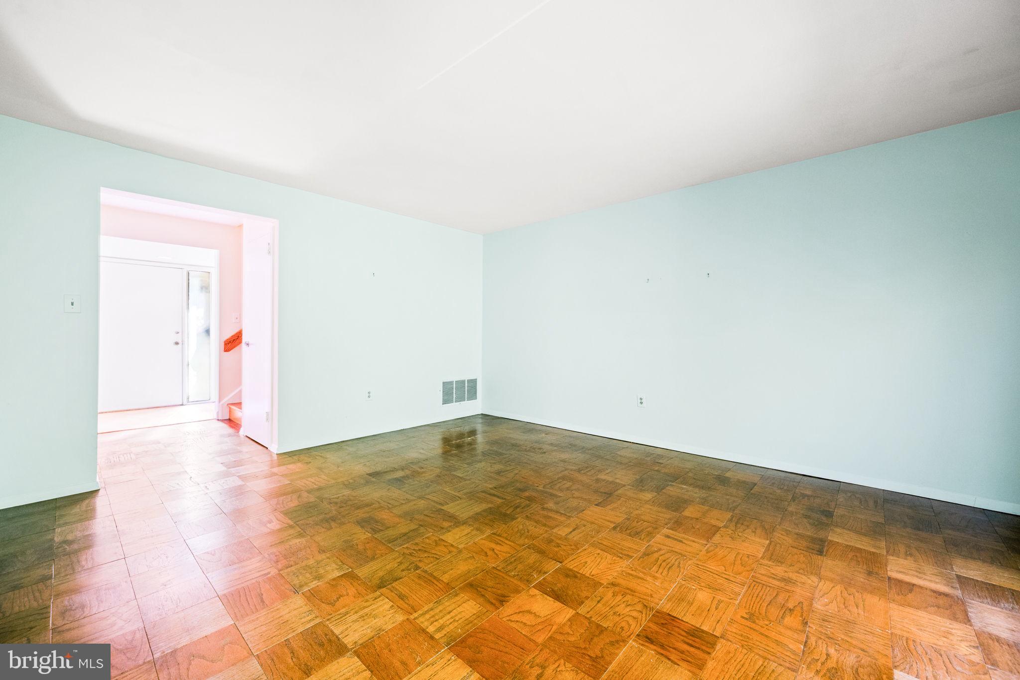 1705 Ivy Oak Sq