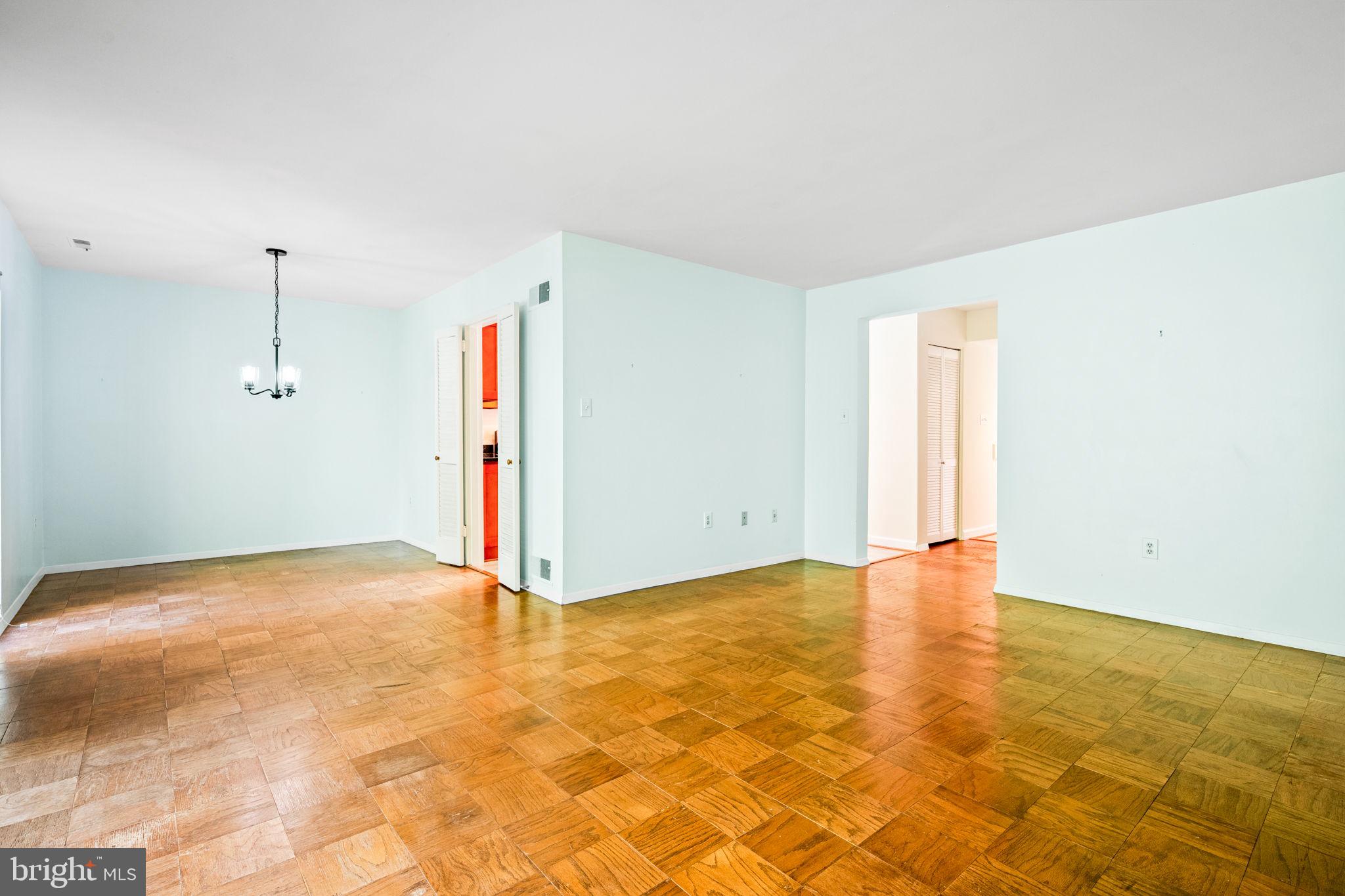 1705 Ivy Oak Sq