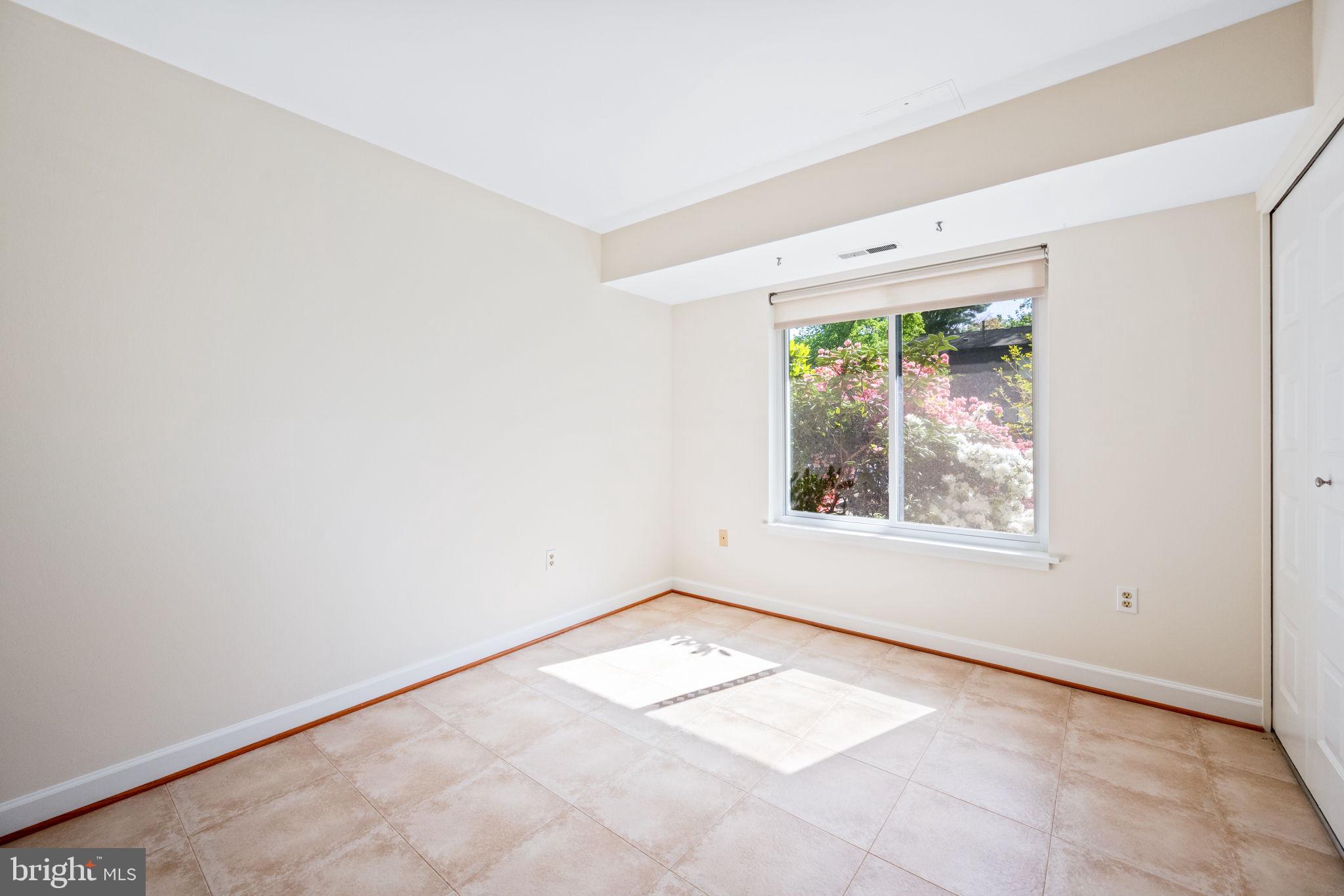 1705 Ivy Oak Sq