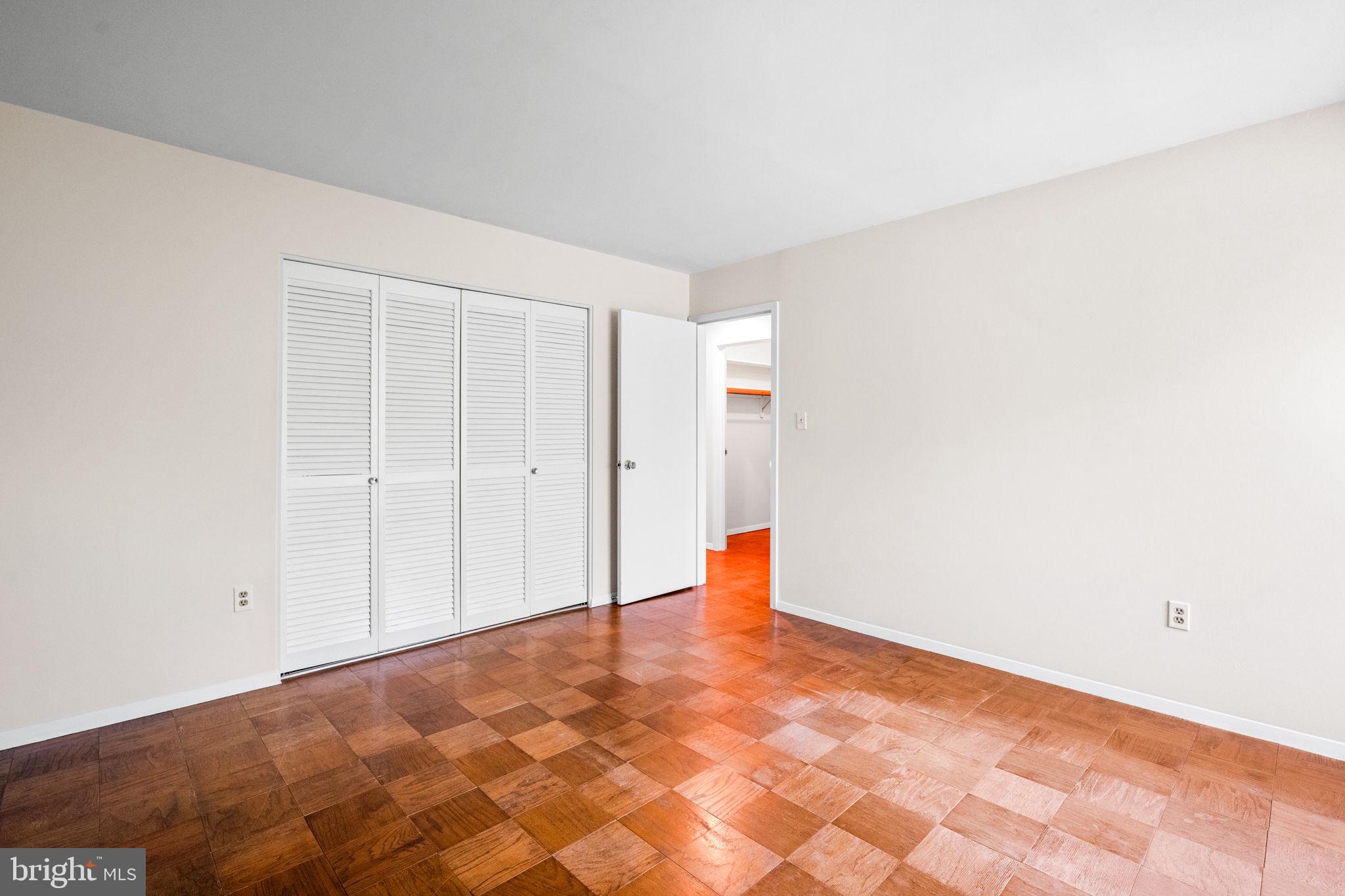 1705 Ivy Oak Sq