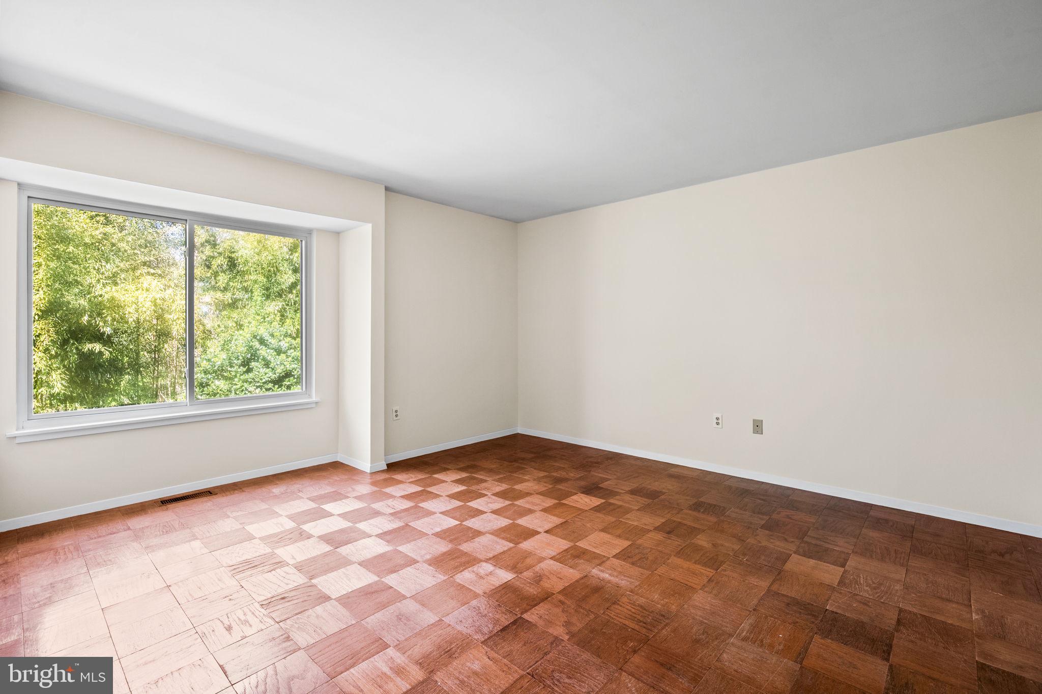 1705 Ivy Oak Sq