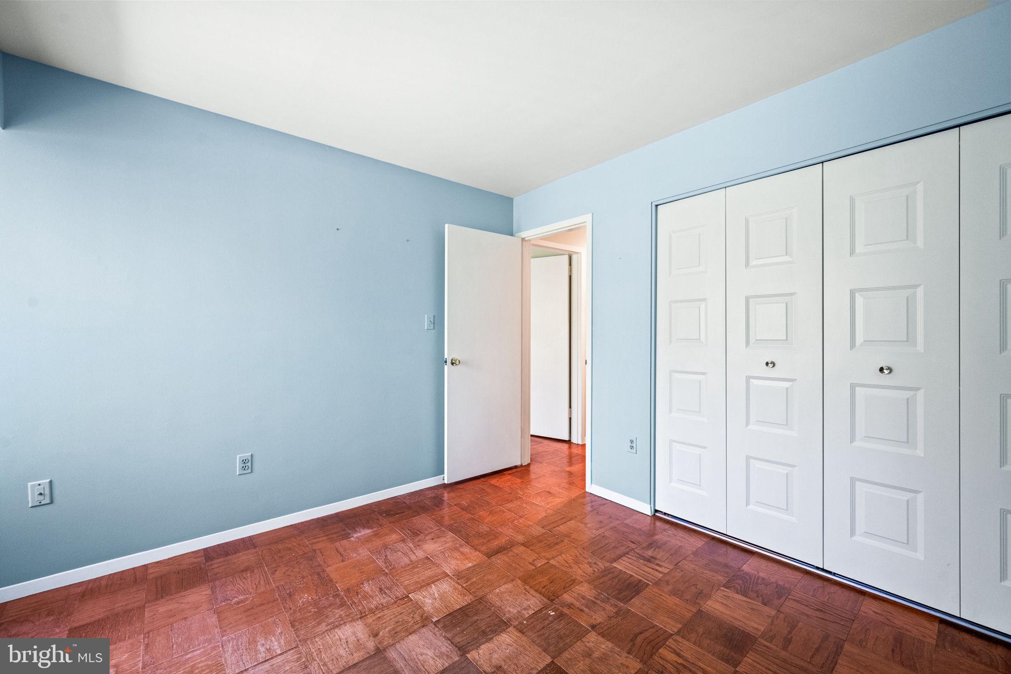 1705 Ivy Oak Sq