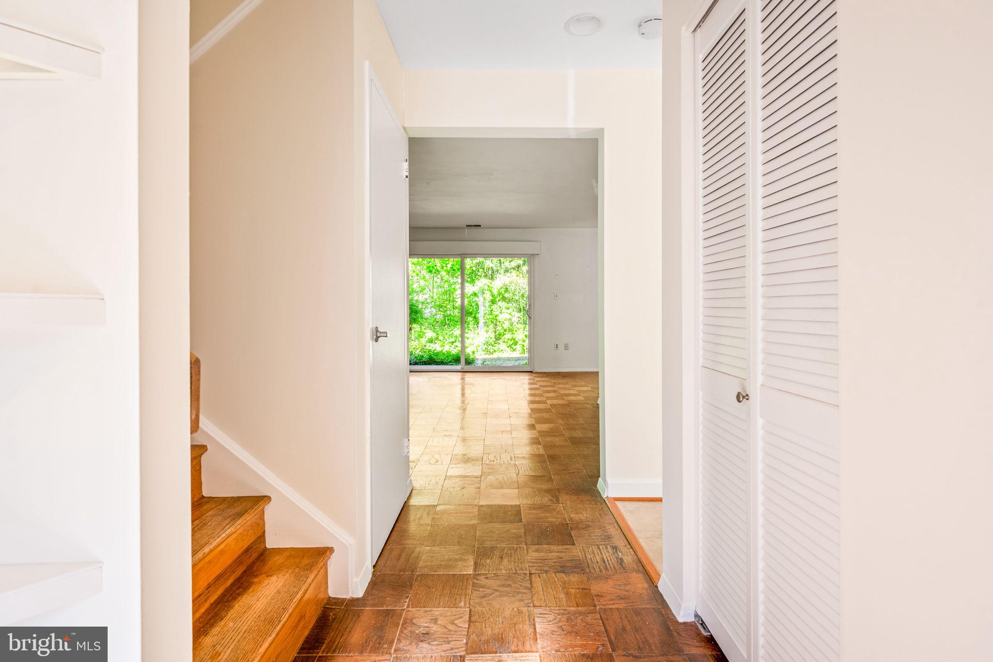 1705 Ivy Oak Sq