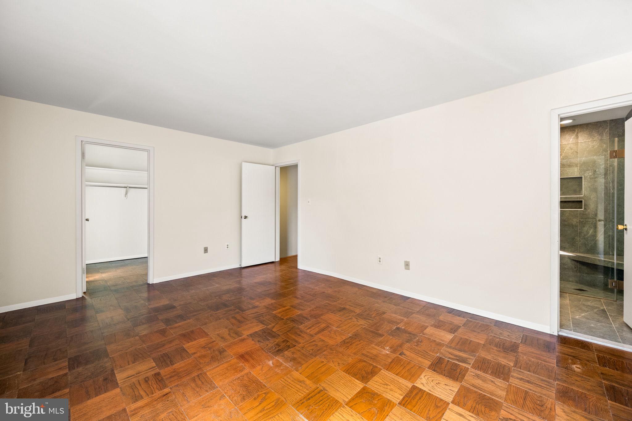 1705 Ivy Oak Sq