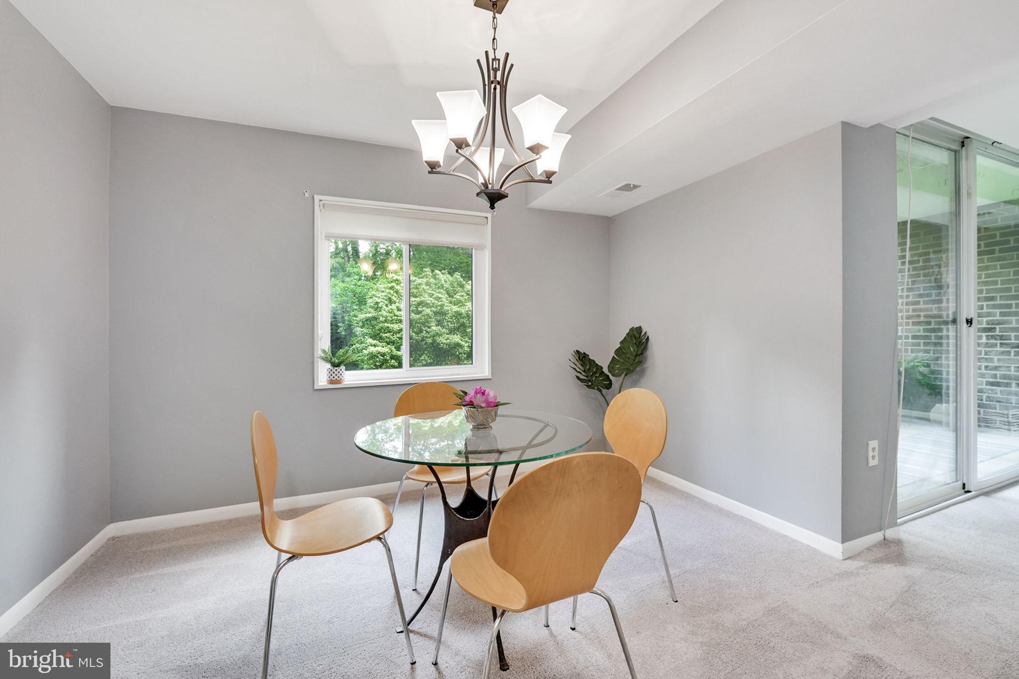 1426 Northgate Sq #1426-12b