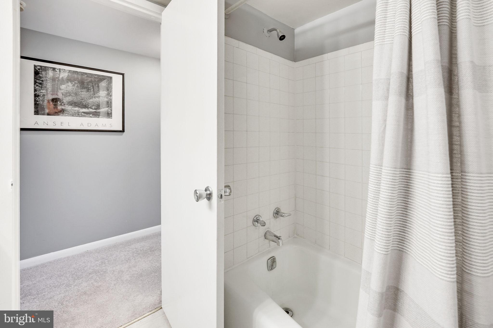 1426 Northgate Sq #1426-12b