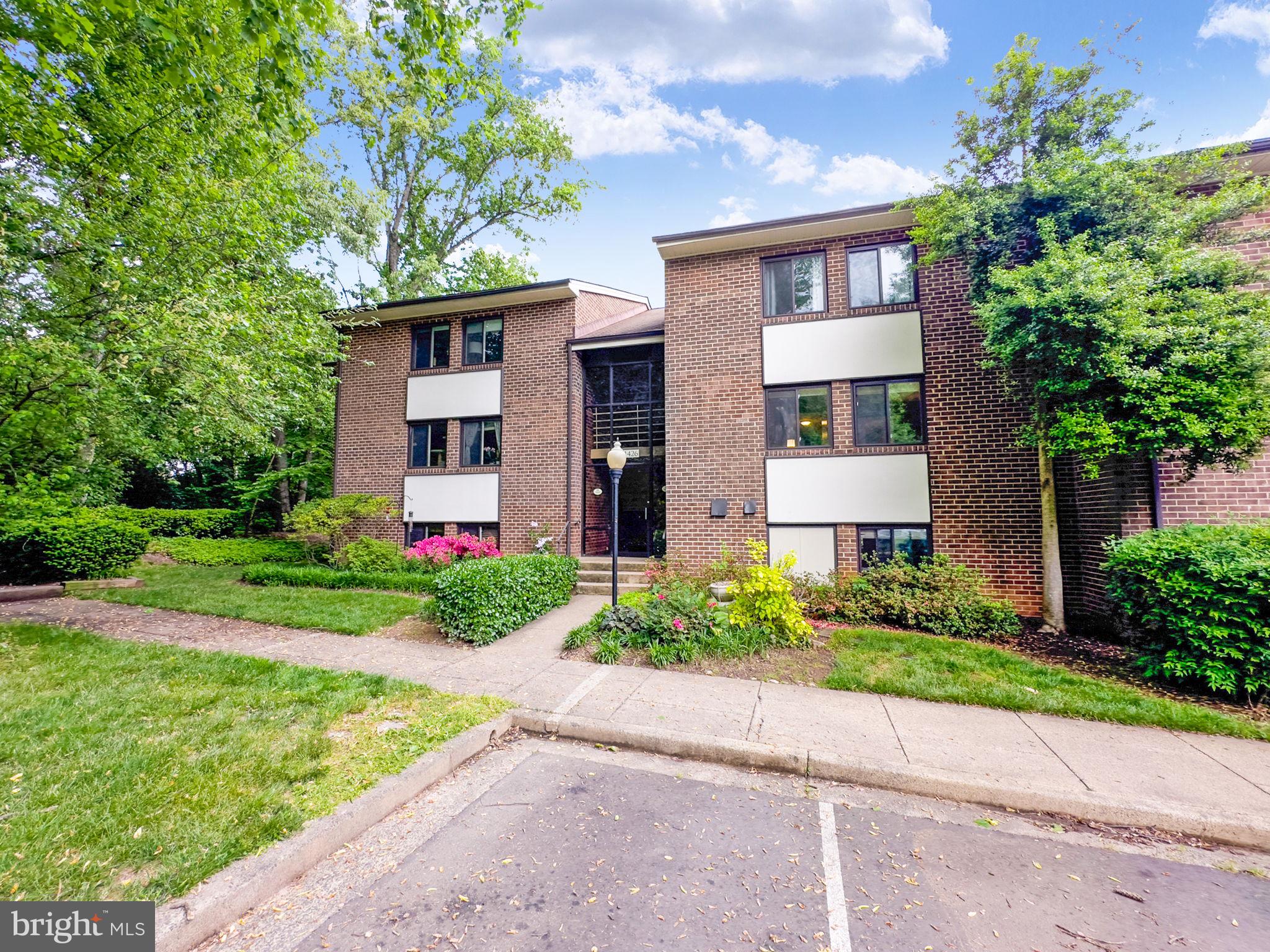 1426 Northgate Sq #1426-12b