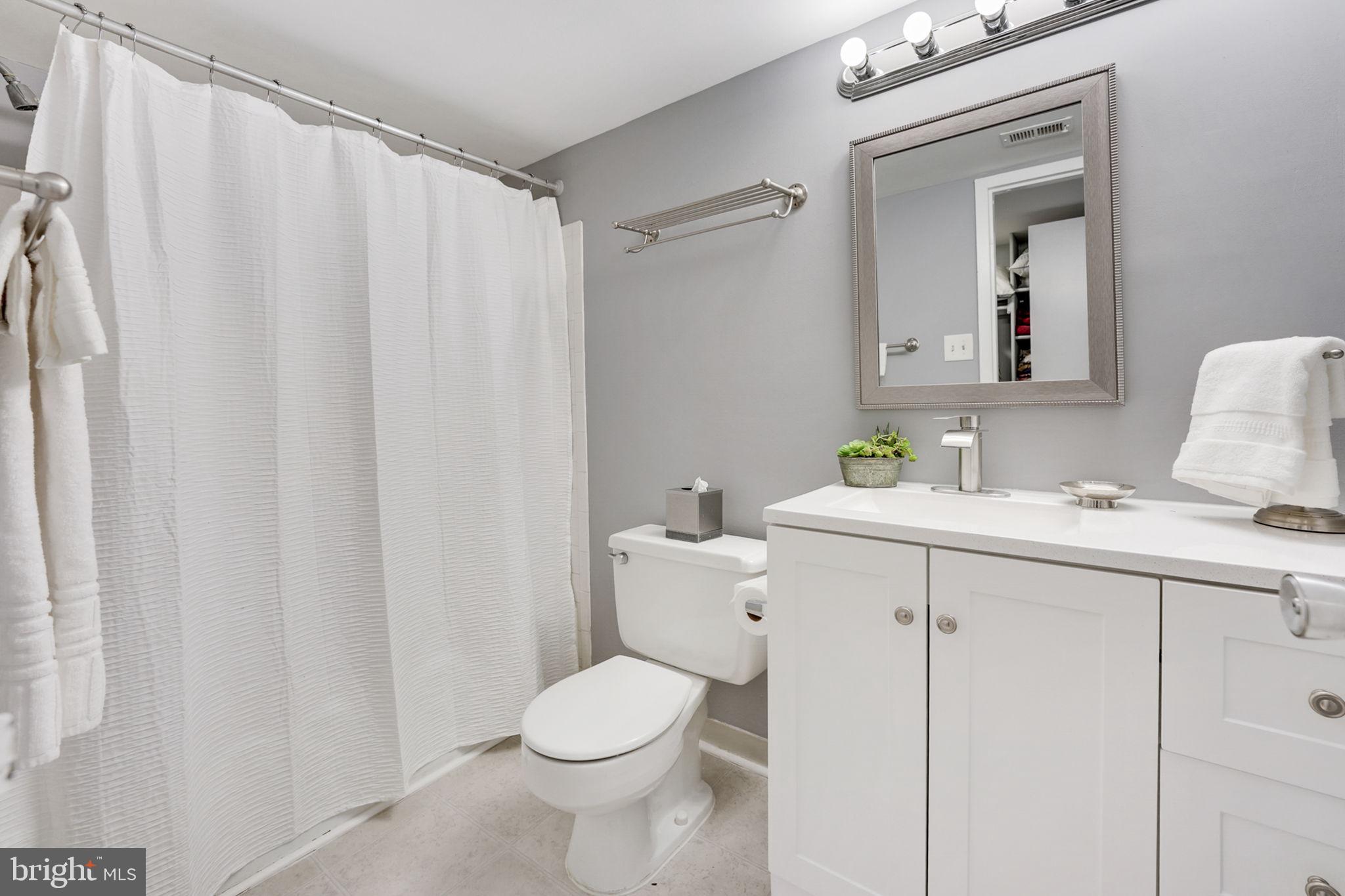 1426 Northgate Sq #1426-12b
