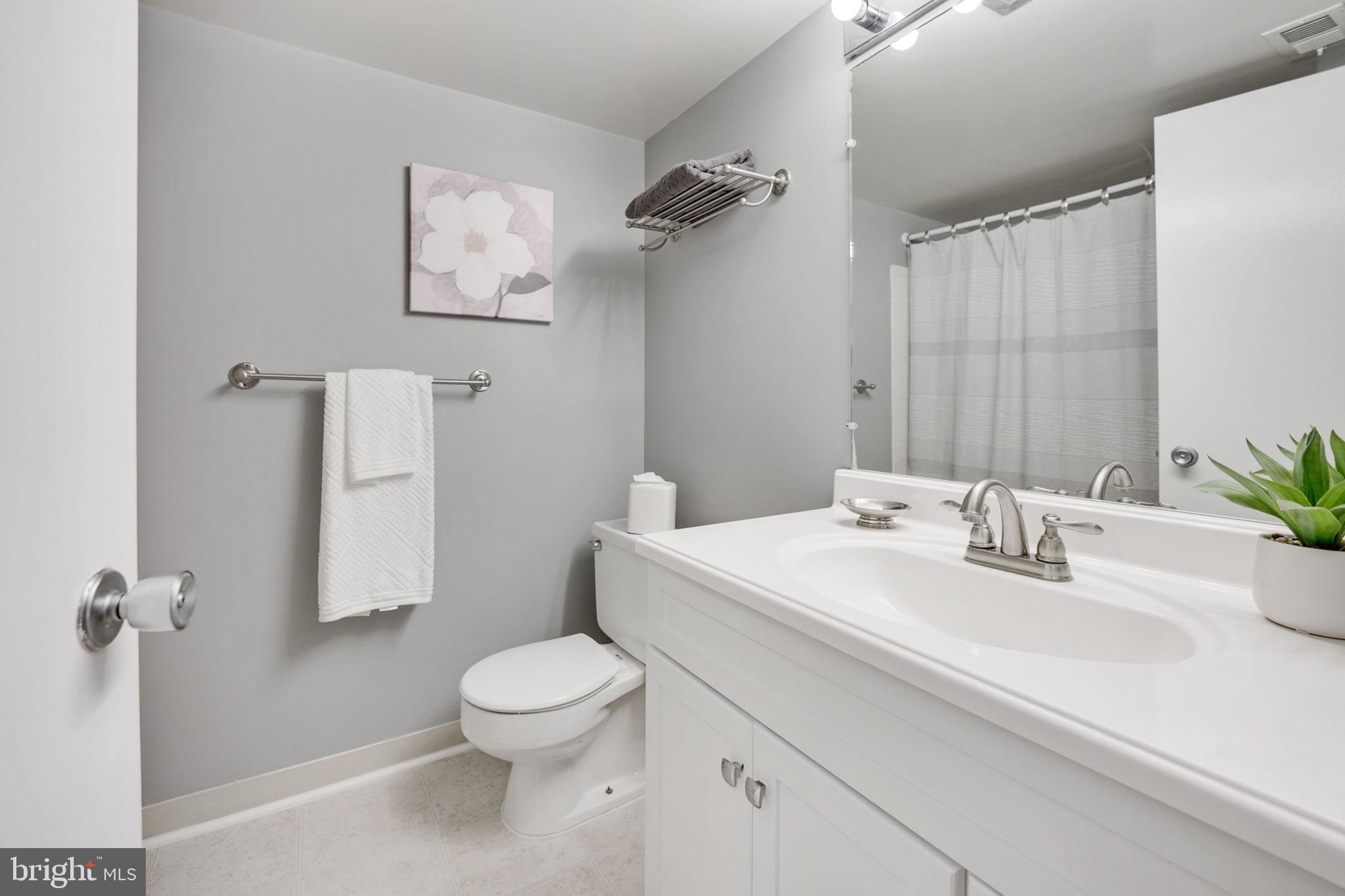 1426 Northgate Sq #1426-12b