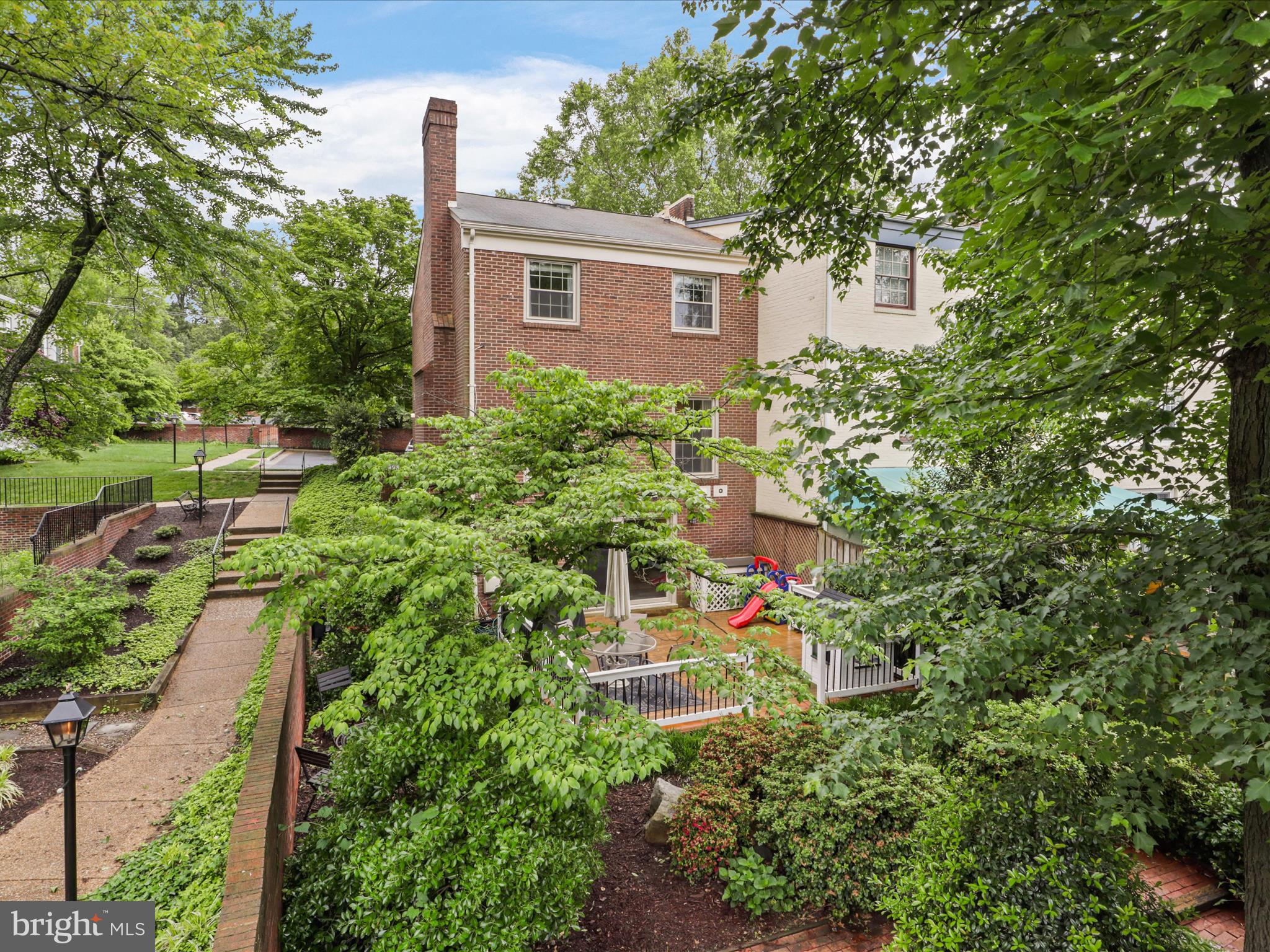 109 East St NE