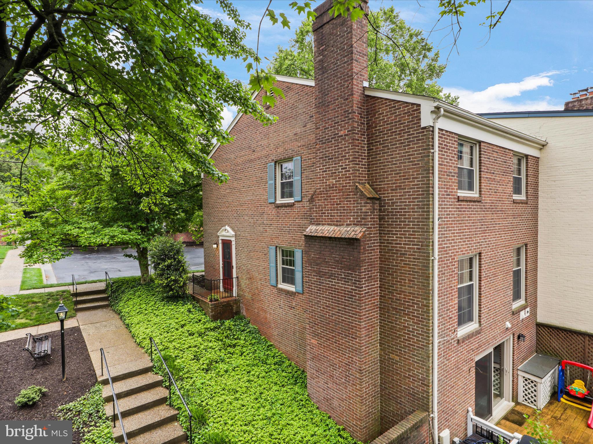109 East St NE