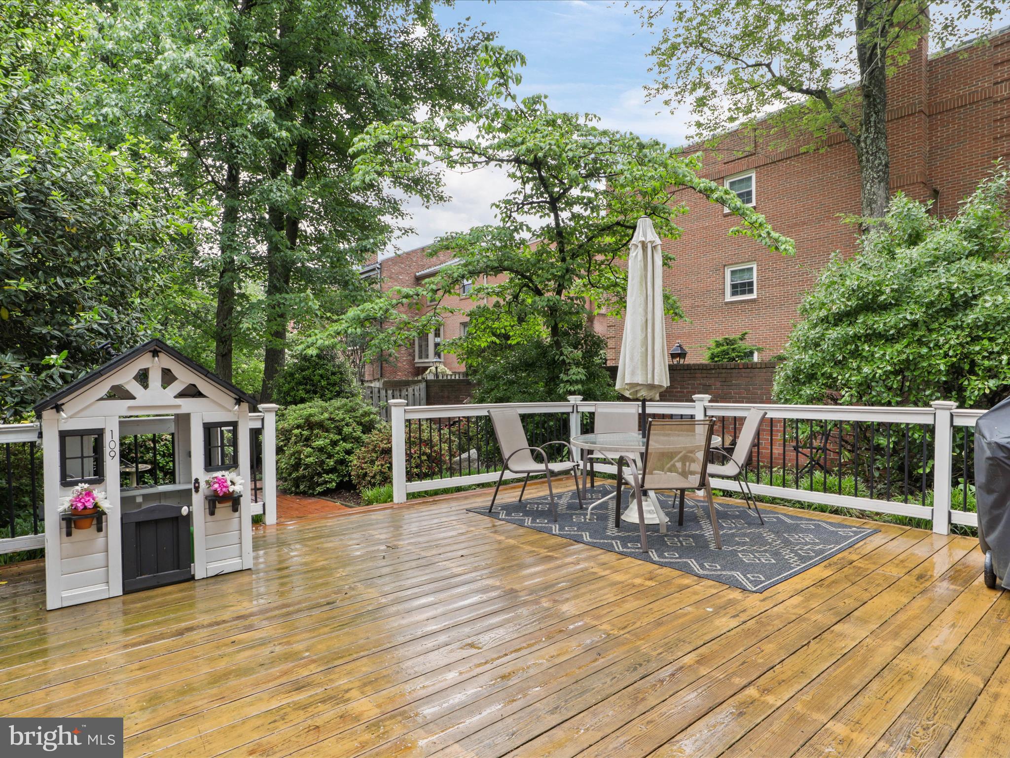 109 East St NE