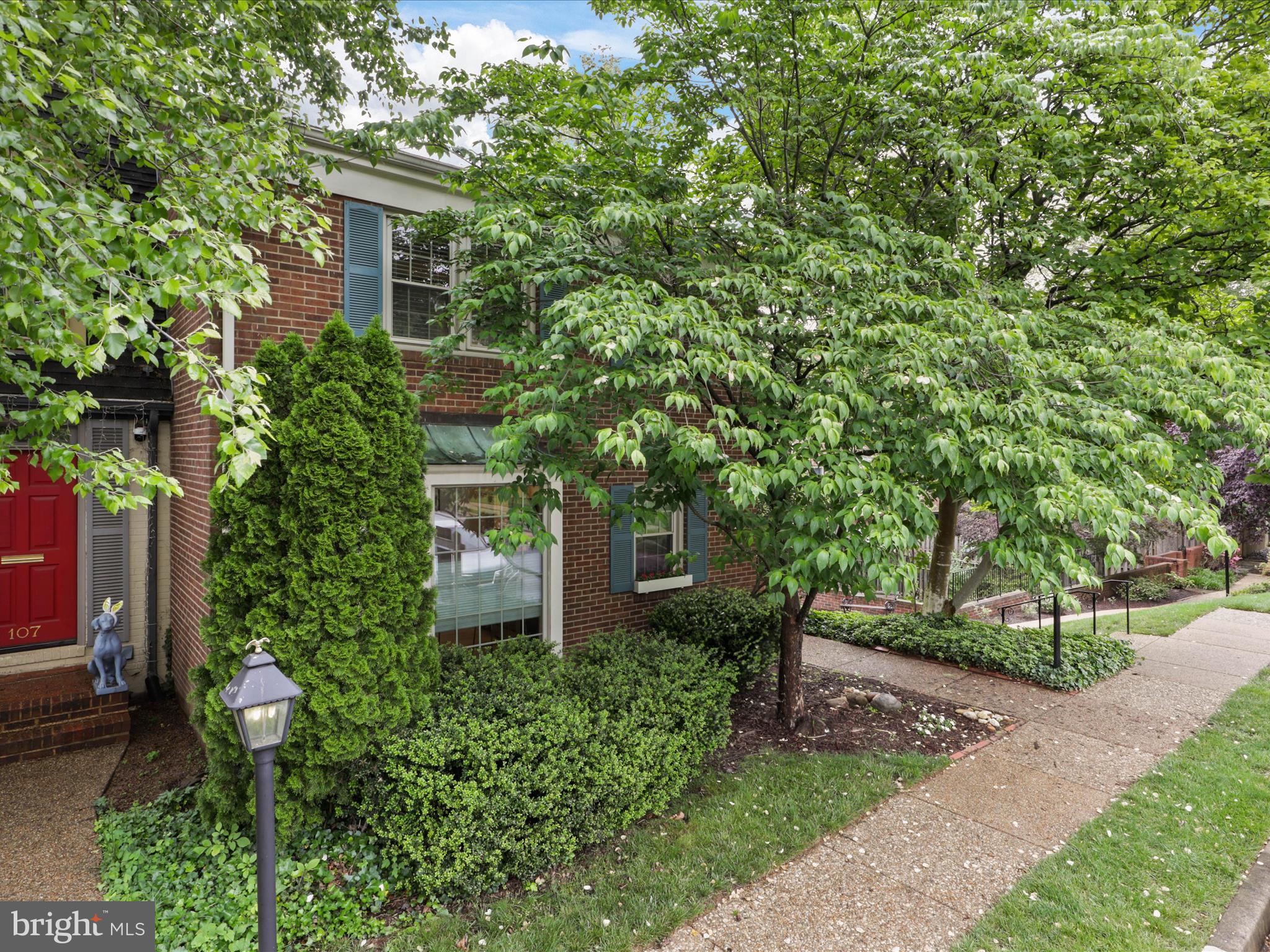 109 East St NE
