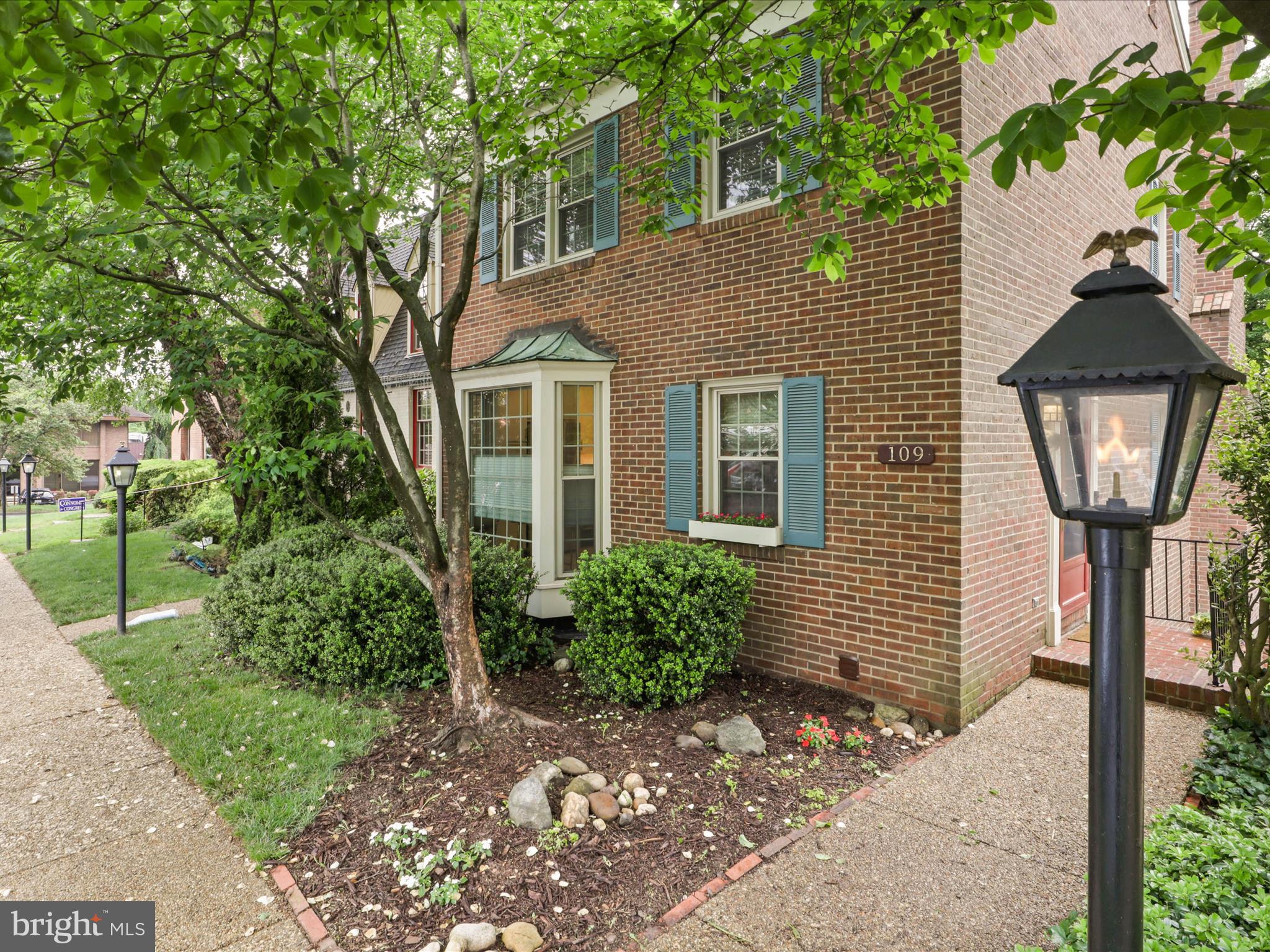 109 East St NE