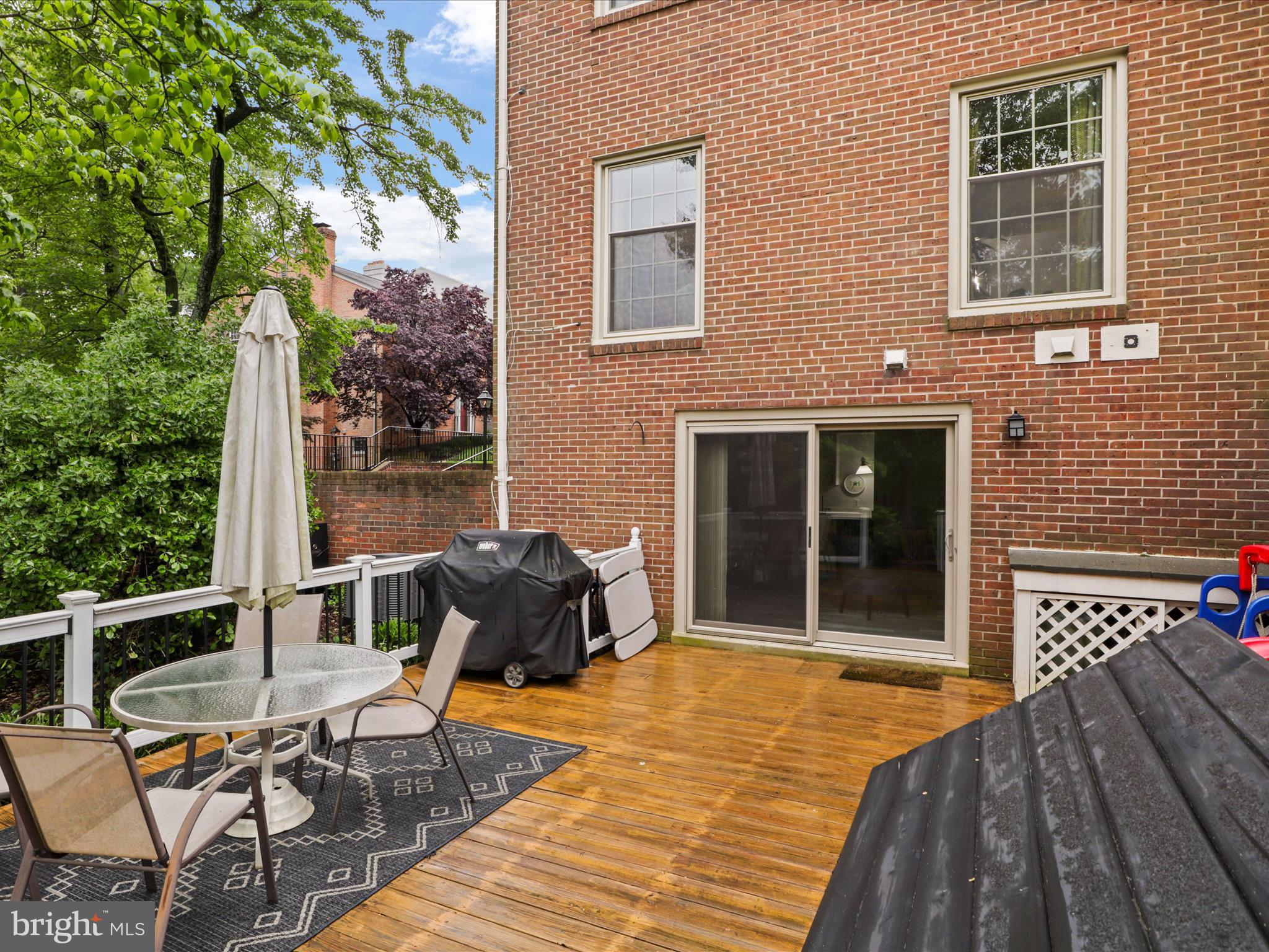 109 East St NE