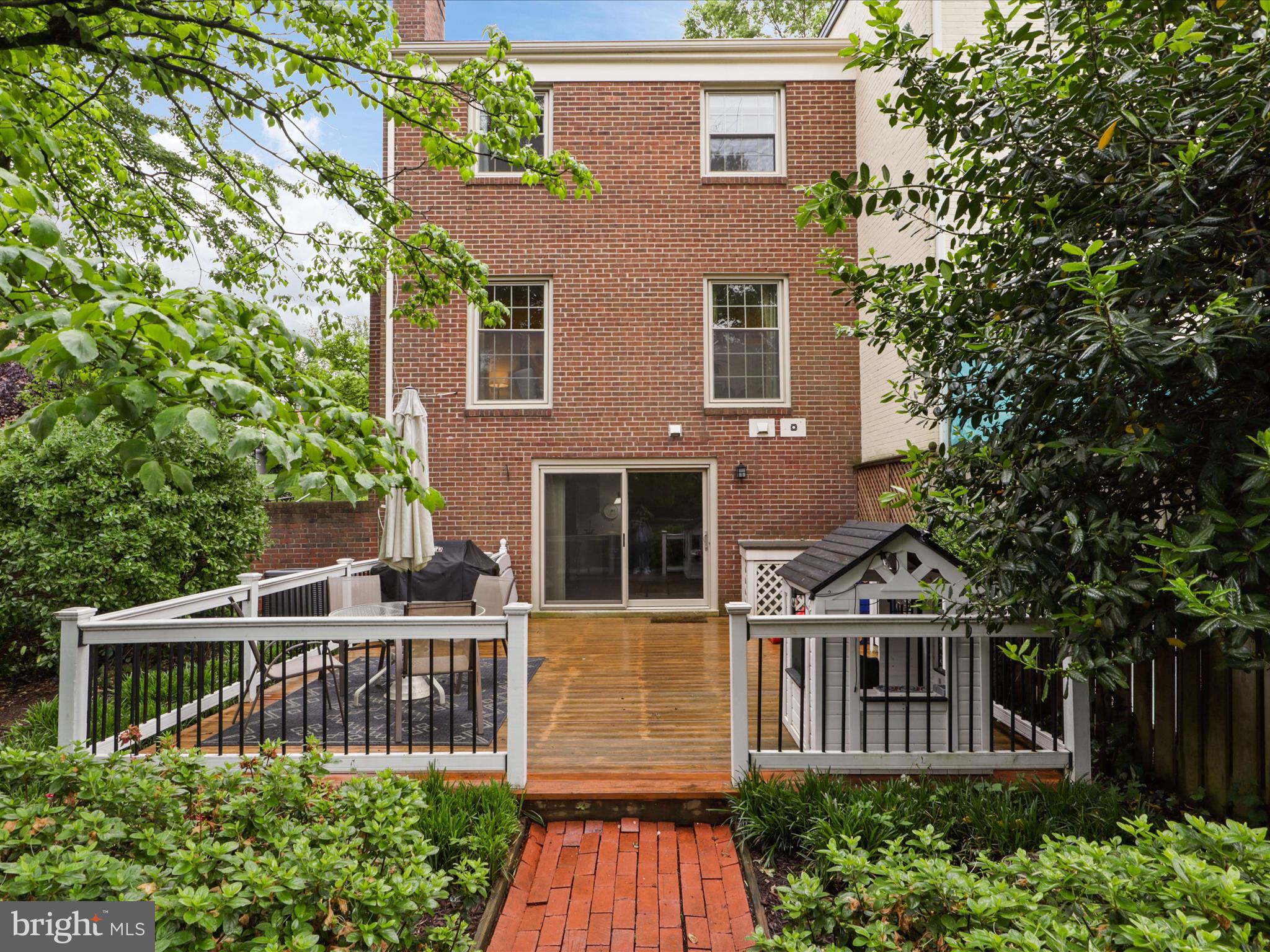 109 East St NE