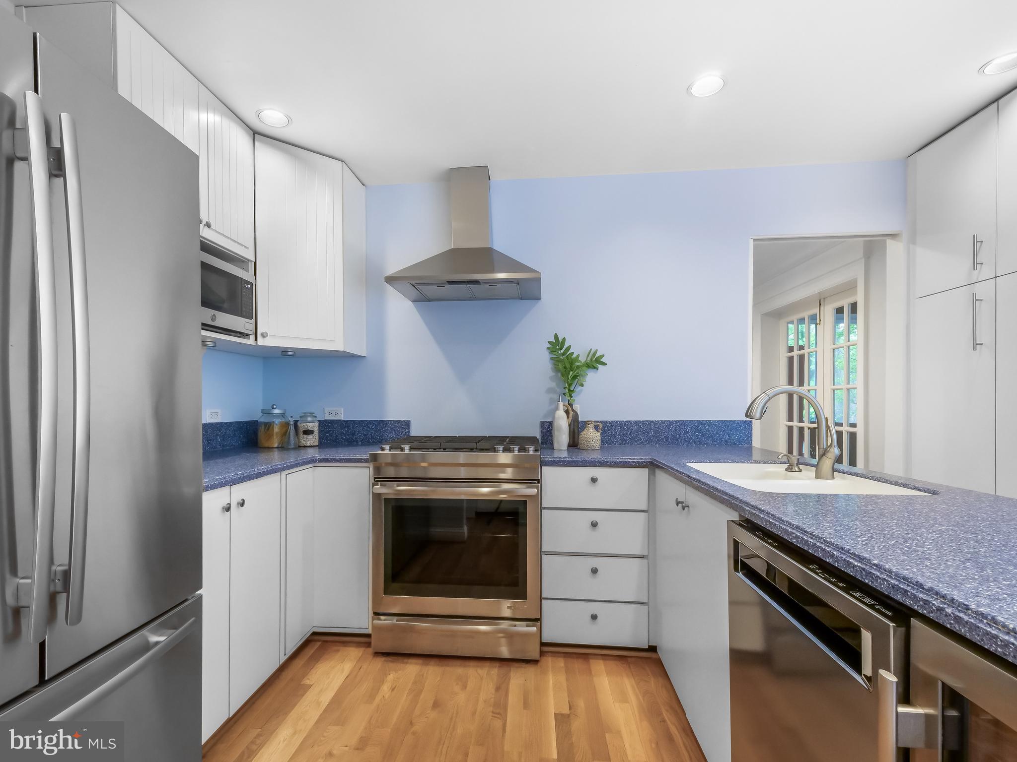 2416 Drexel St