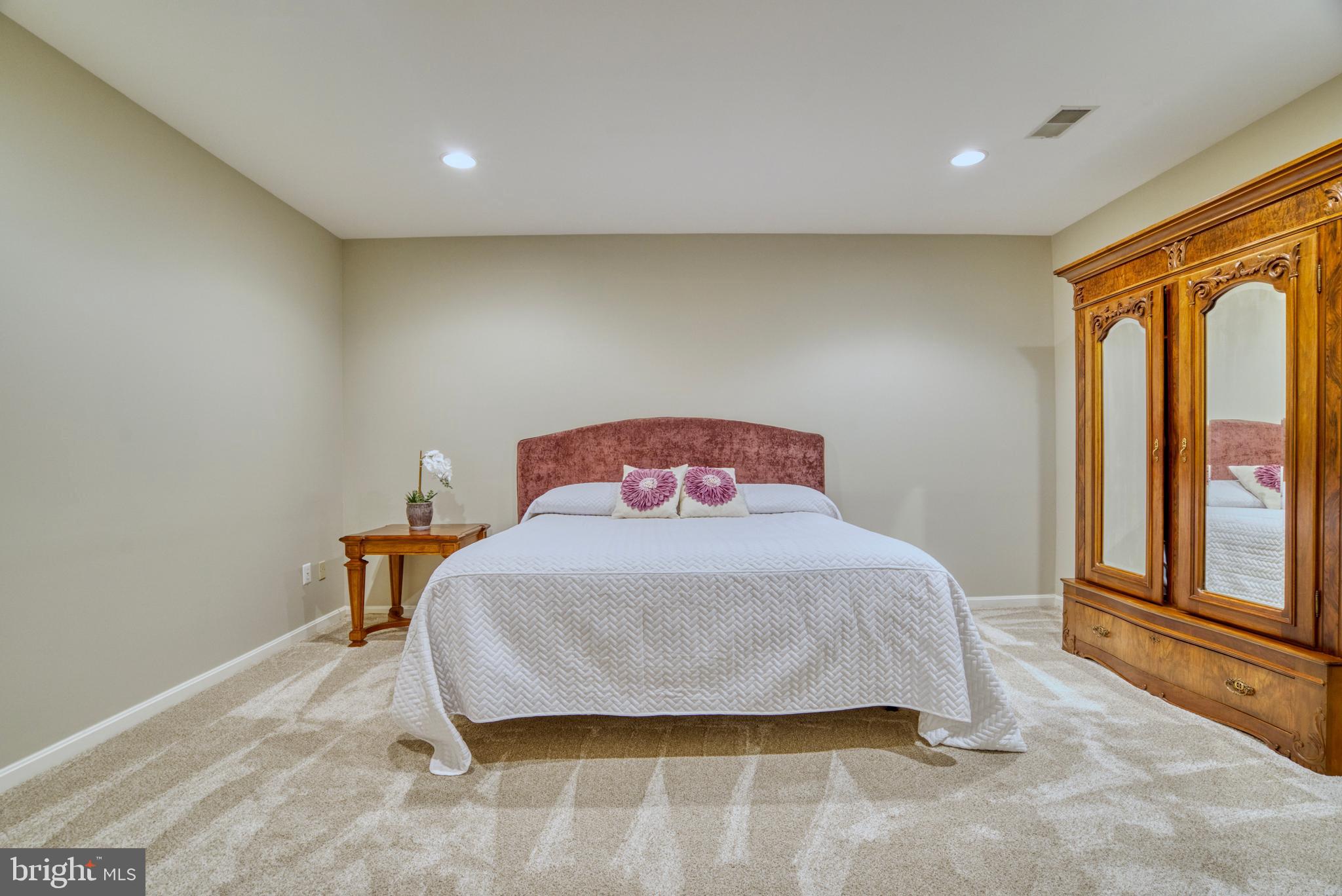 1298 Newkirk Ct