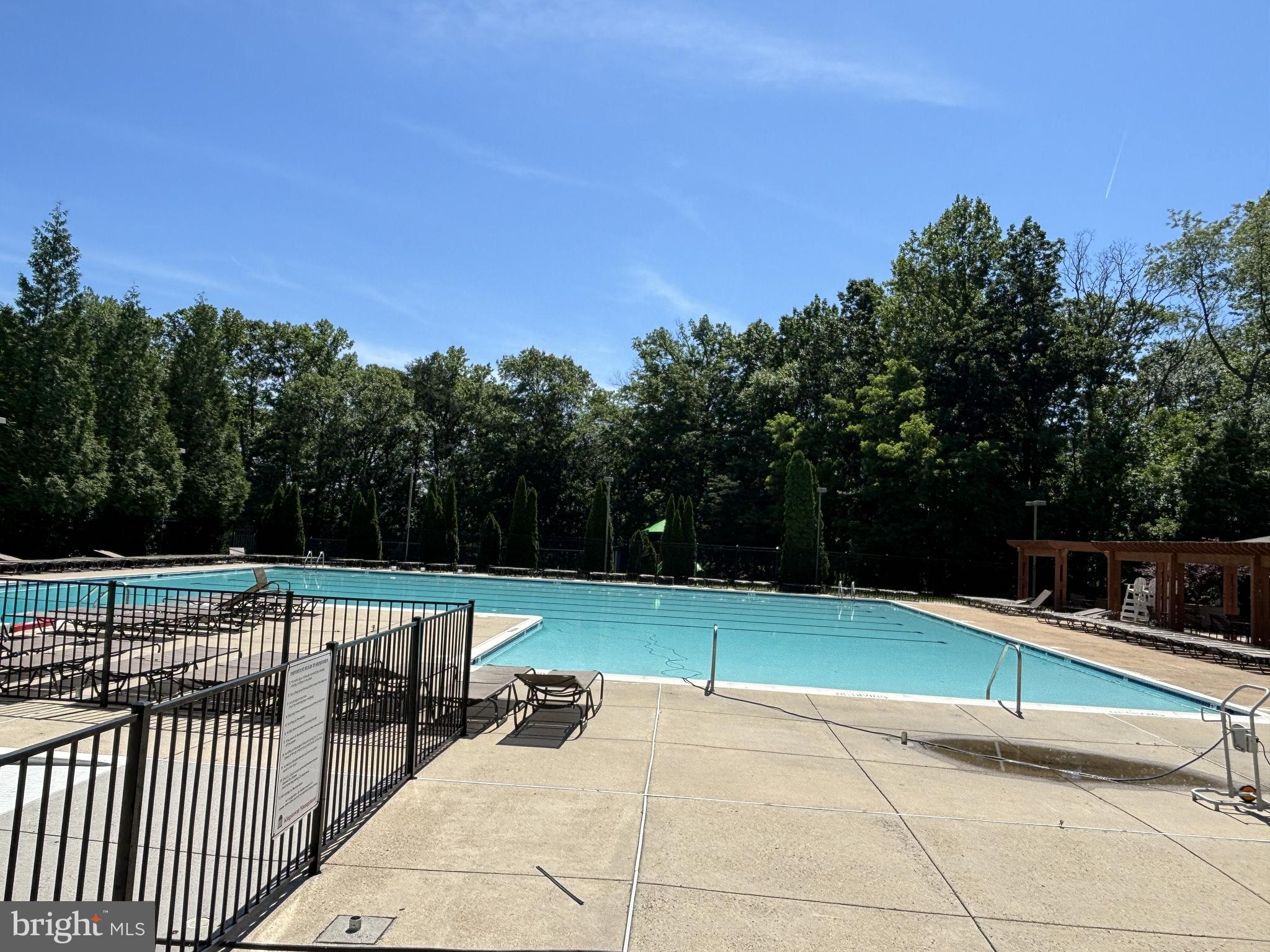 6113 Liverpool Ln