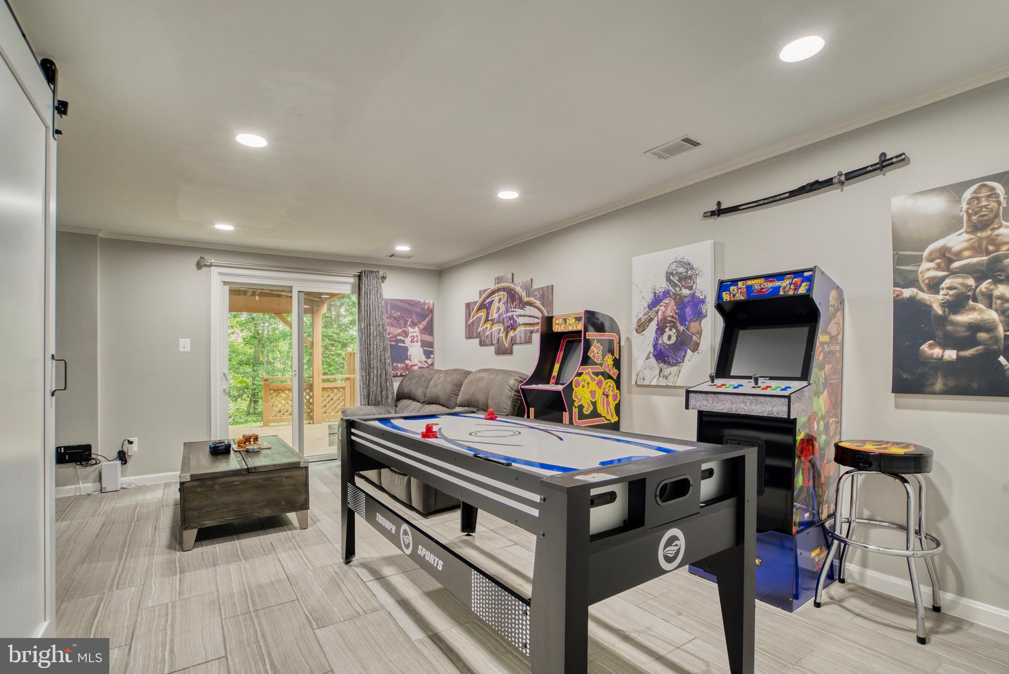 6113 Liverpool Ln