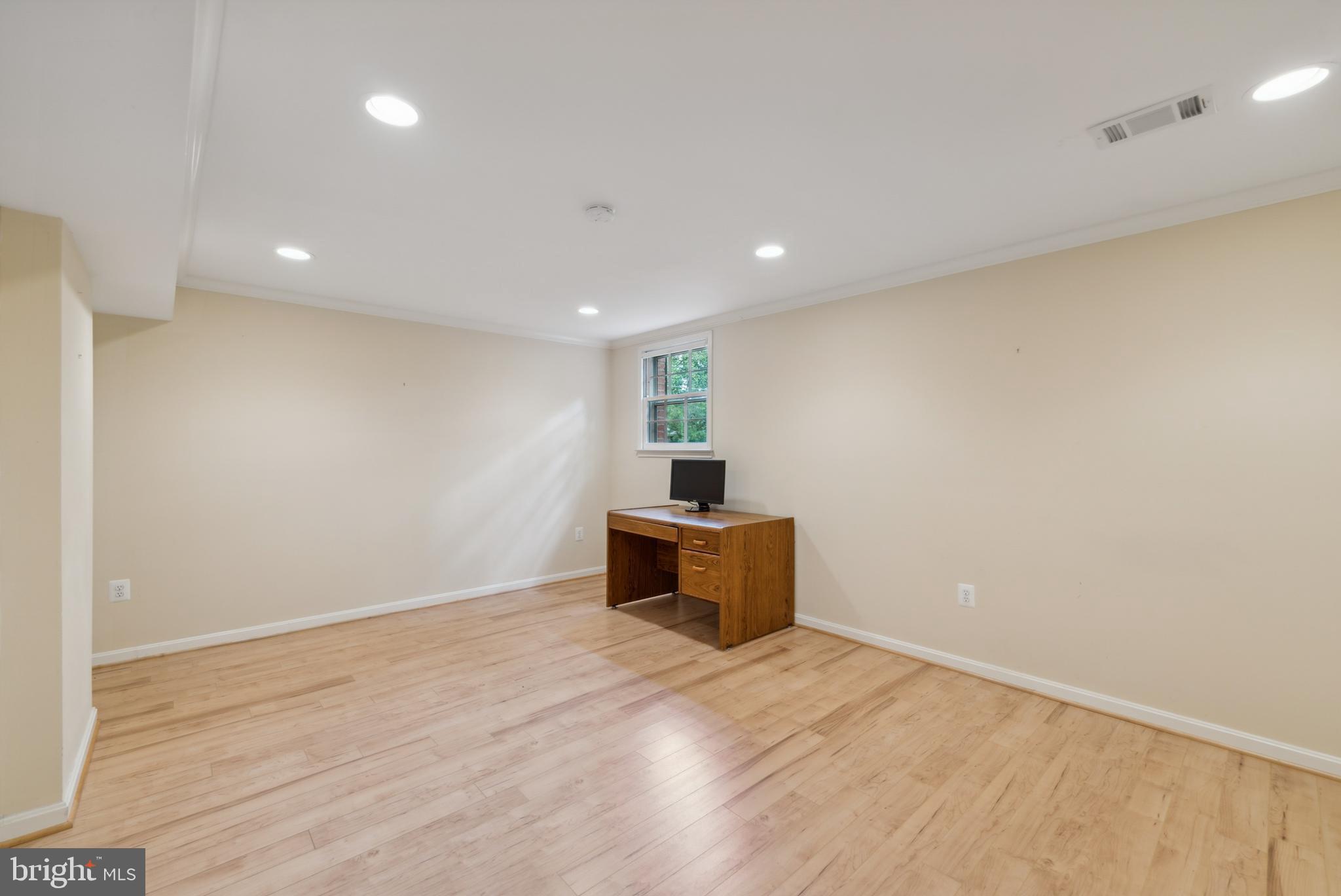 9201 Bayard Pl