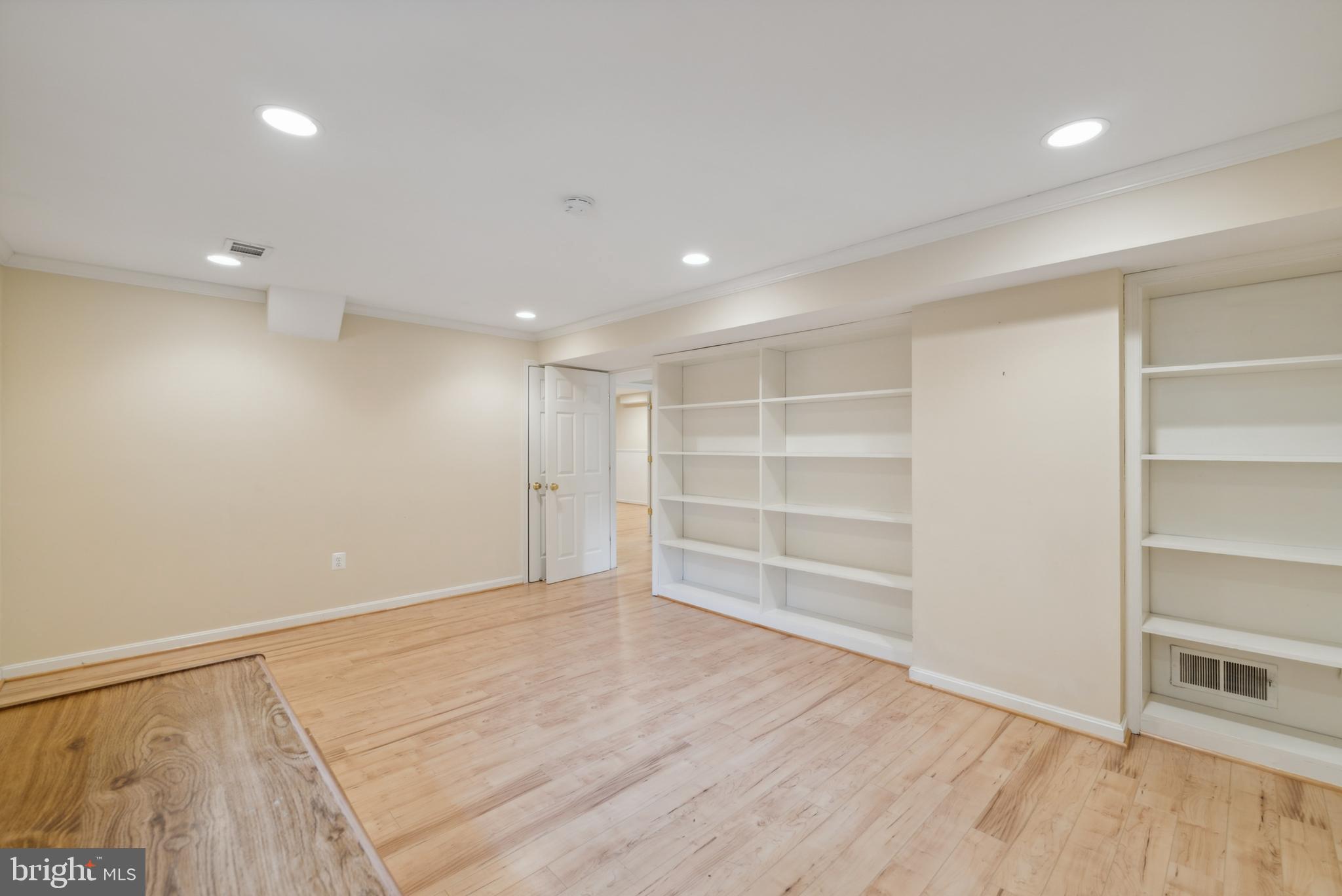 9201 Bayard Pl