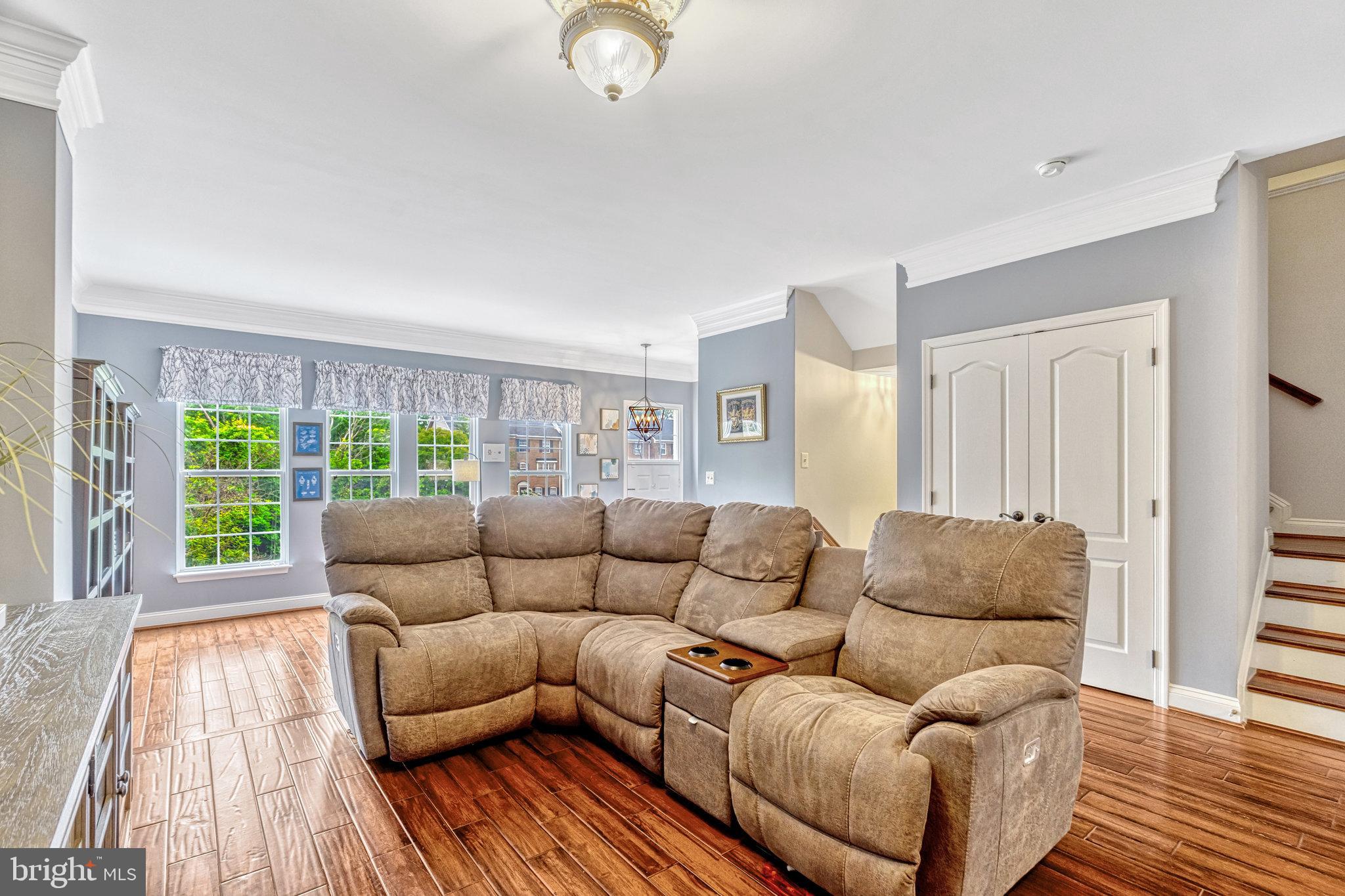 2033 CAPSTONE CIRCLE