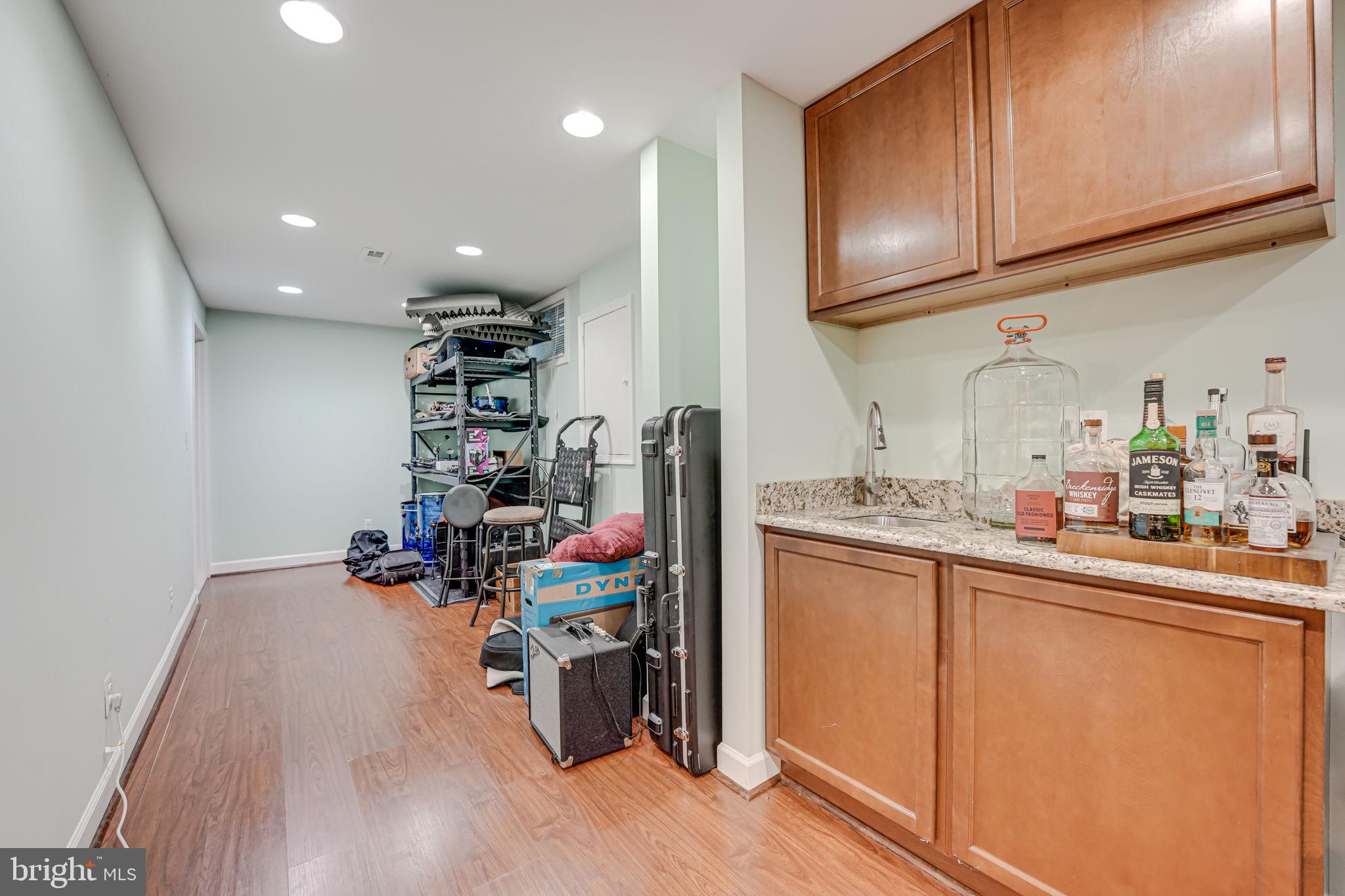 6907 Shackle Pl