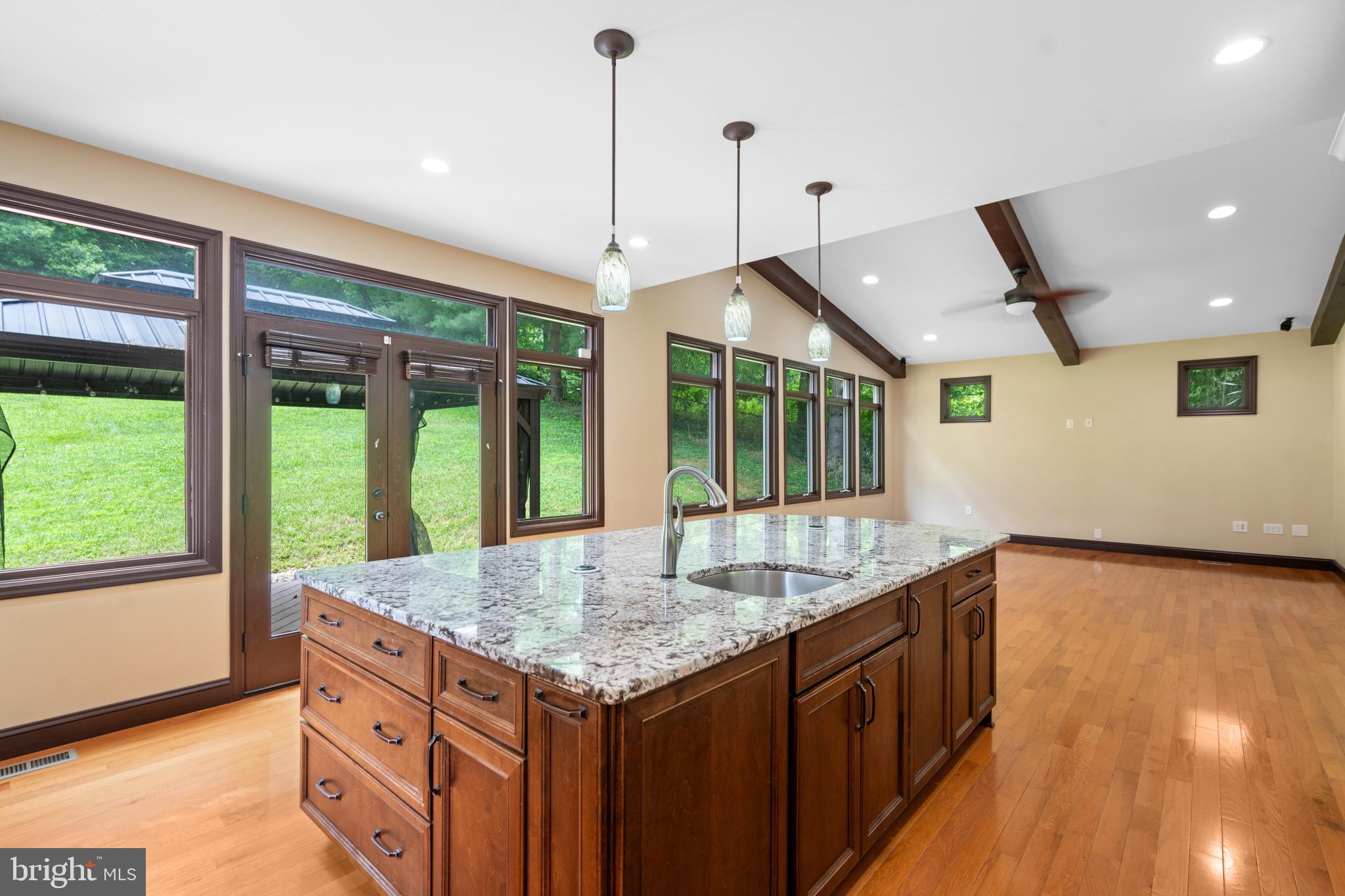 3306 Patrick Henry Dr