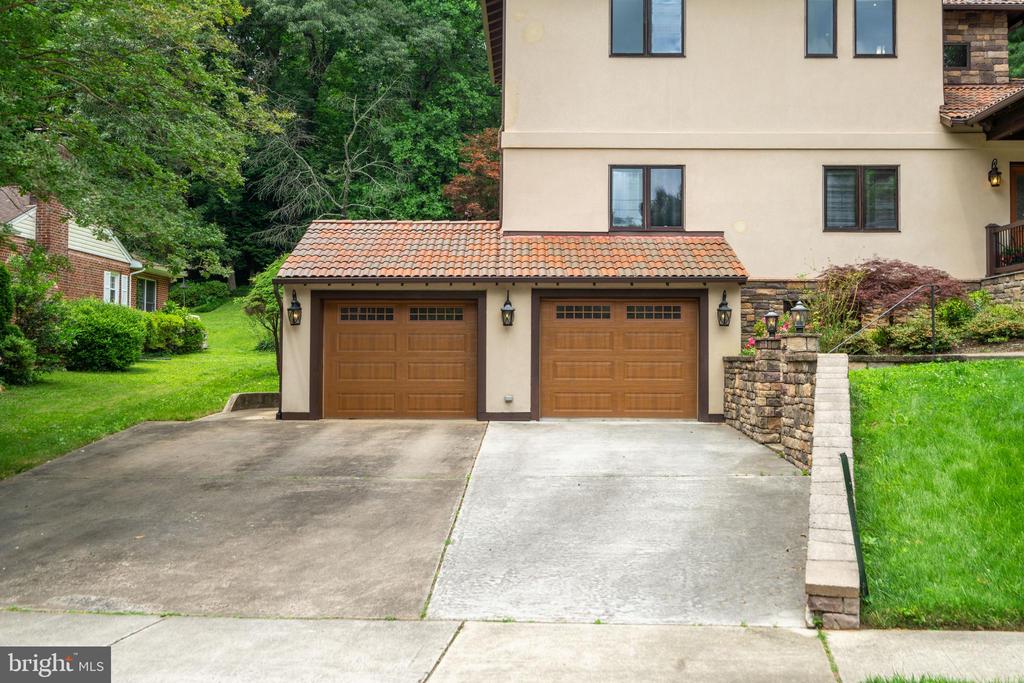 3306 Patrick Henry Dr