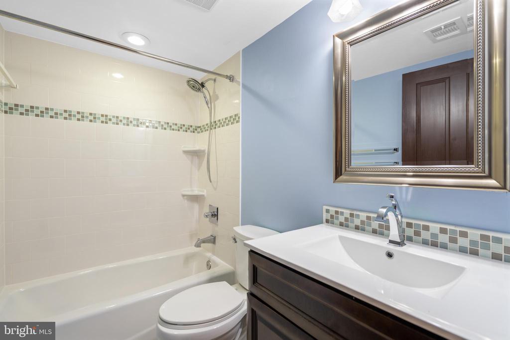 3306 Patrick Henry Dr