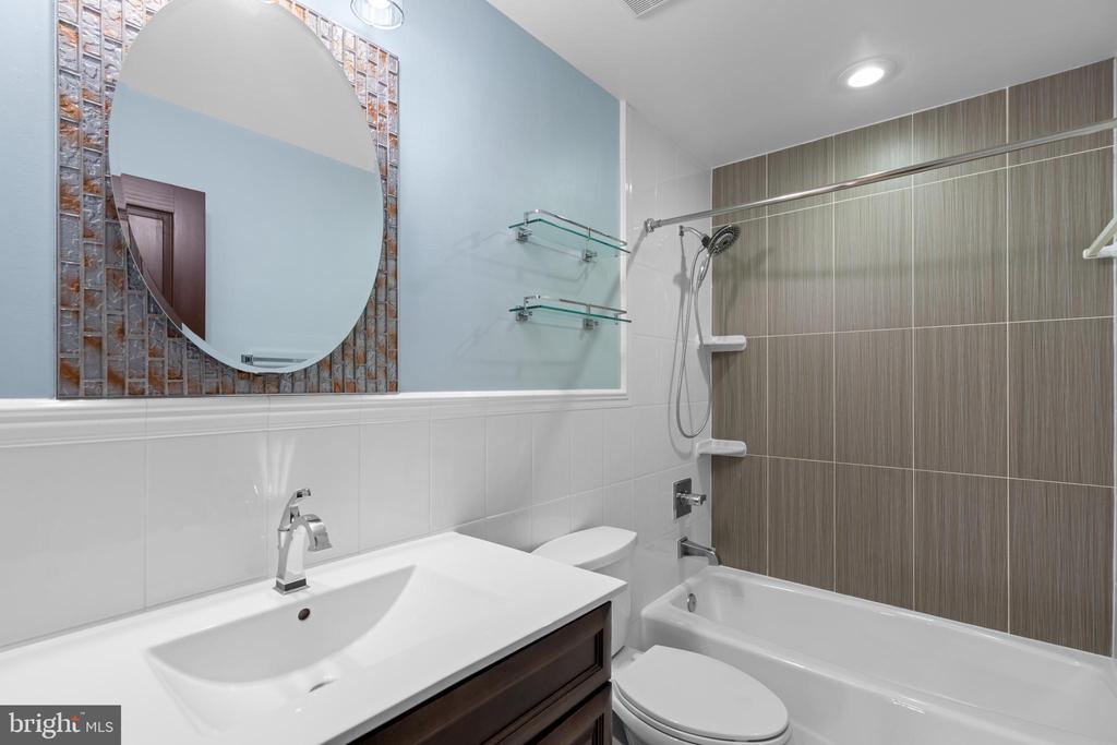 3306 Patrick Henry Dr