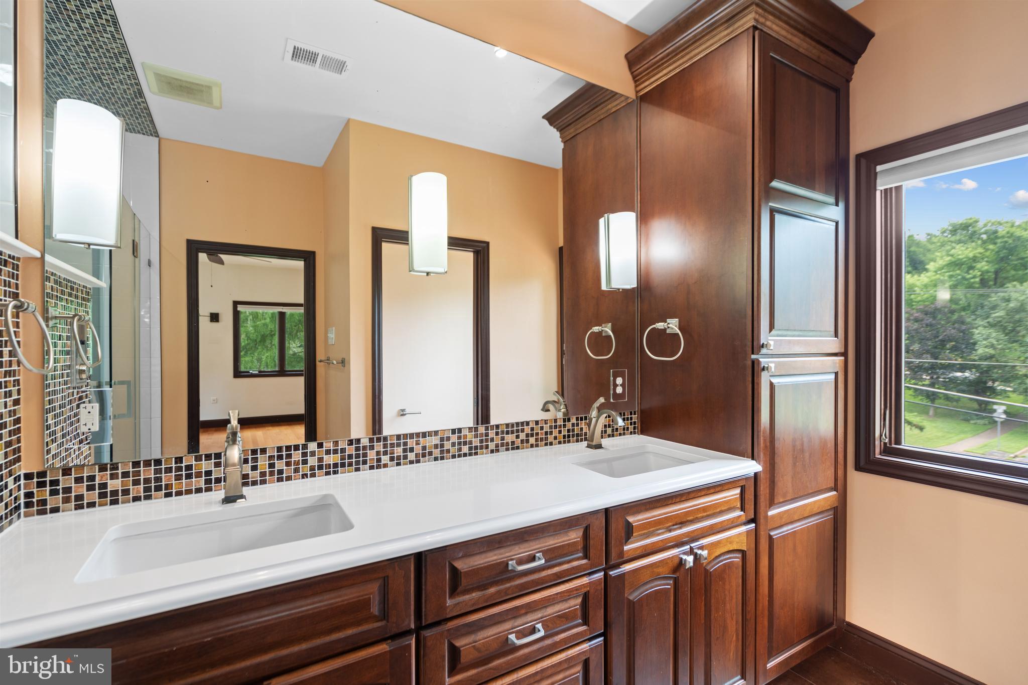3306 Patrick Henry Dr