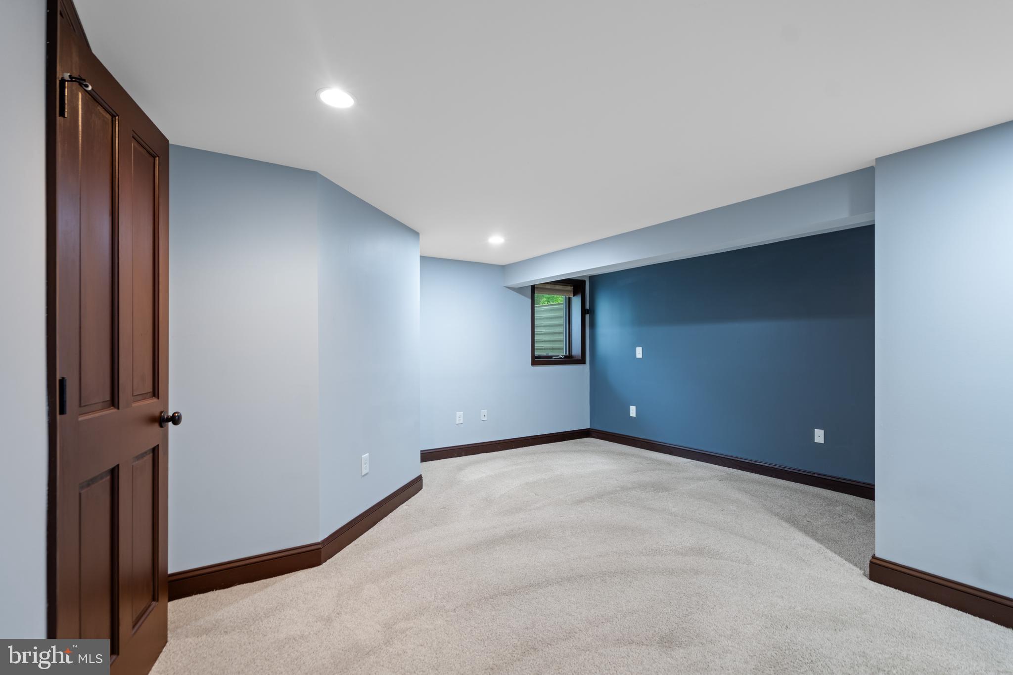 3306 Patrick Henry Dr