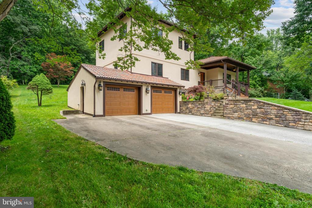 3306 Patrick Henry Dr