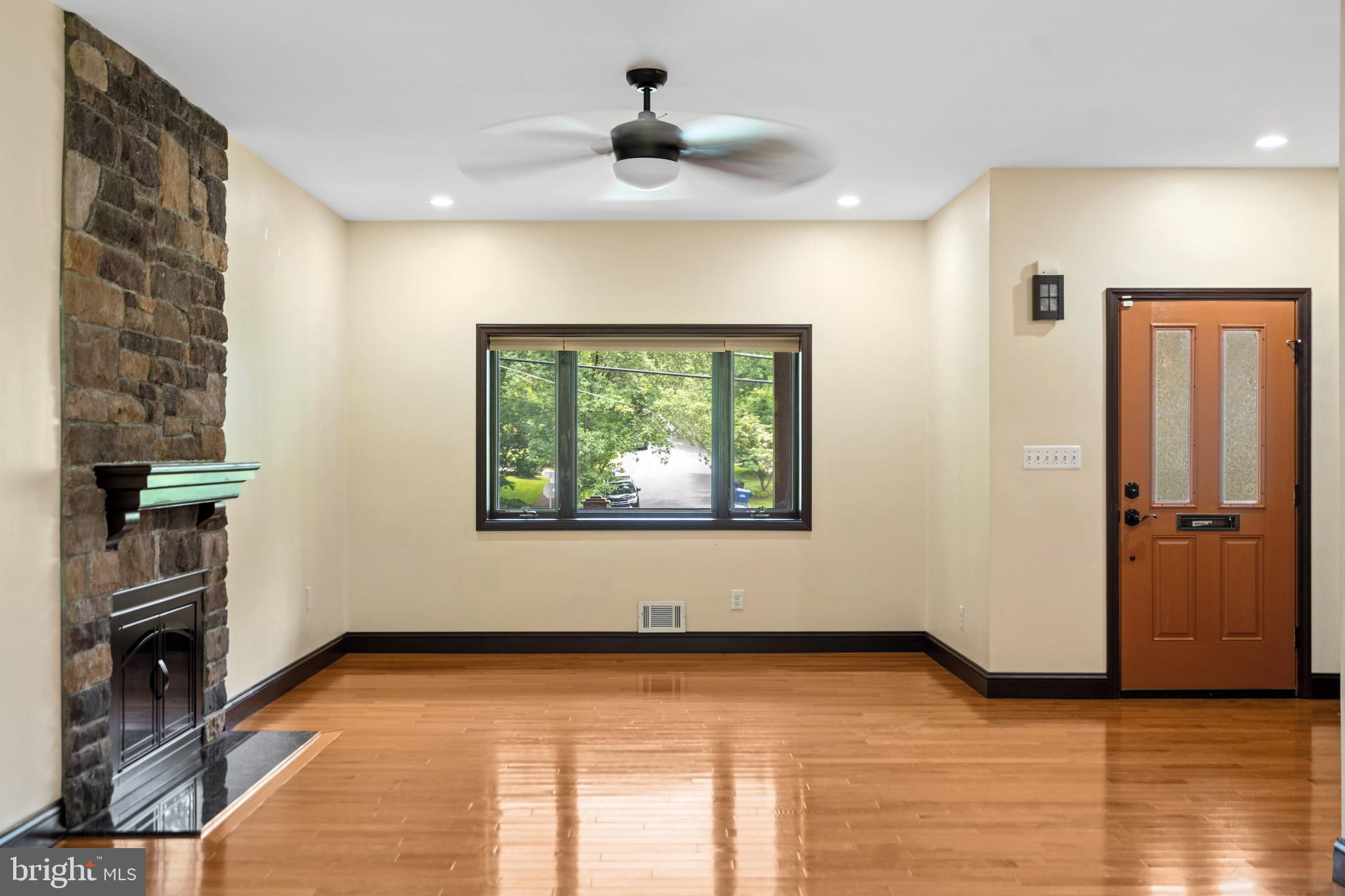 3306 Patrick Henry Dr