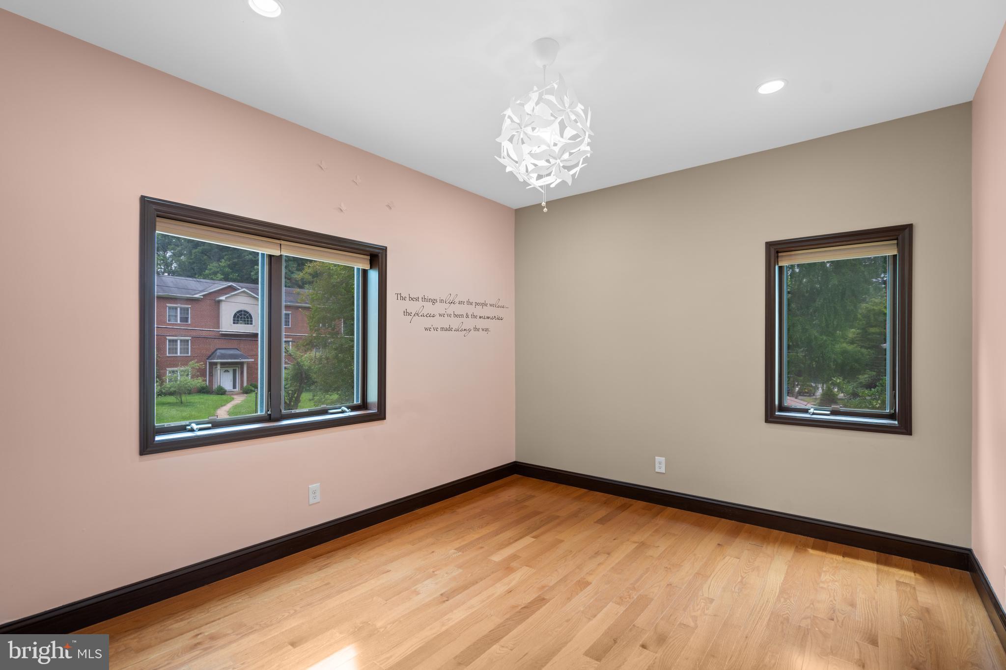 3306 Patrick Henry Dr