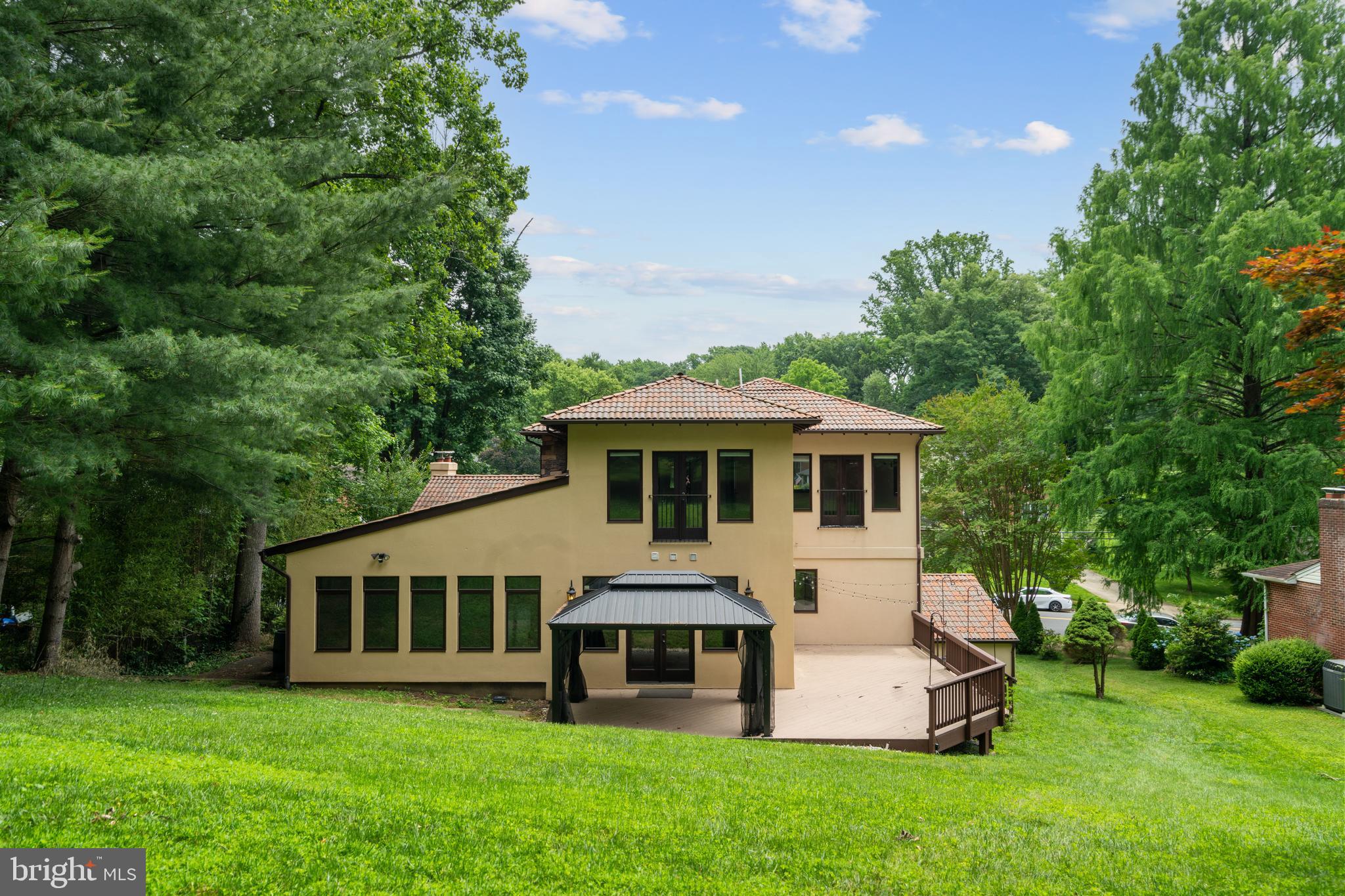 3306 Patrick Henry Dr