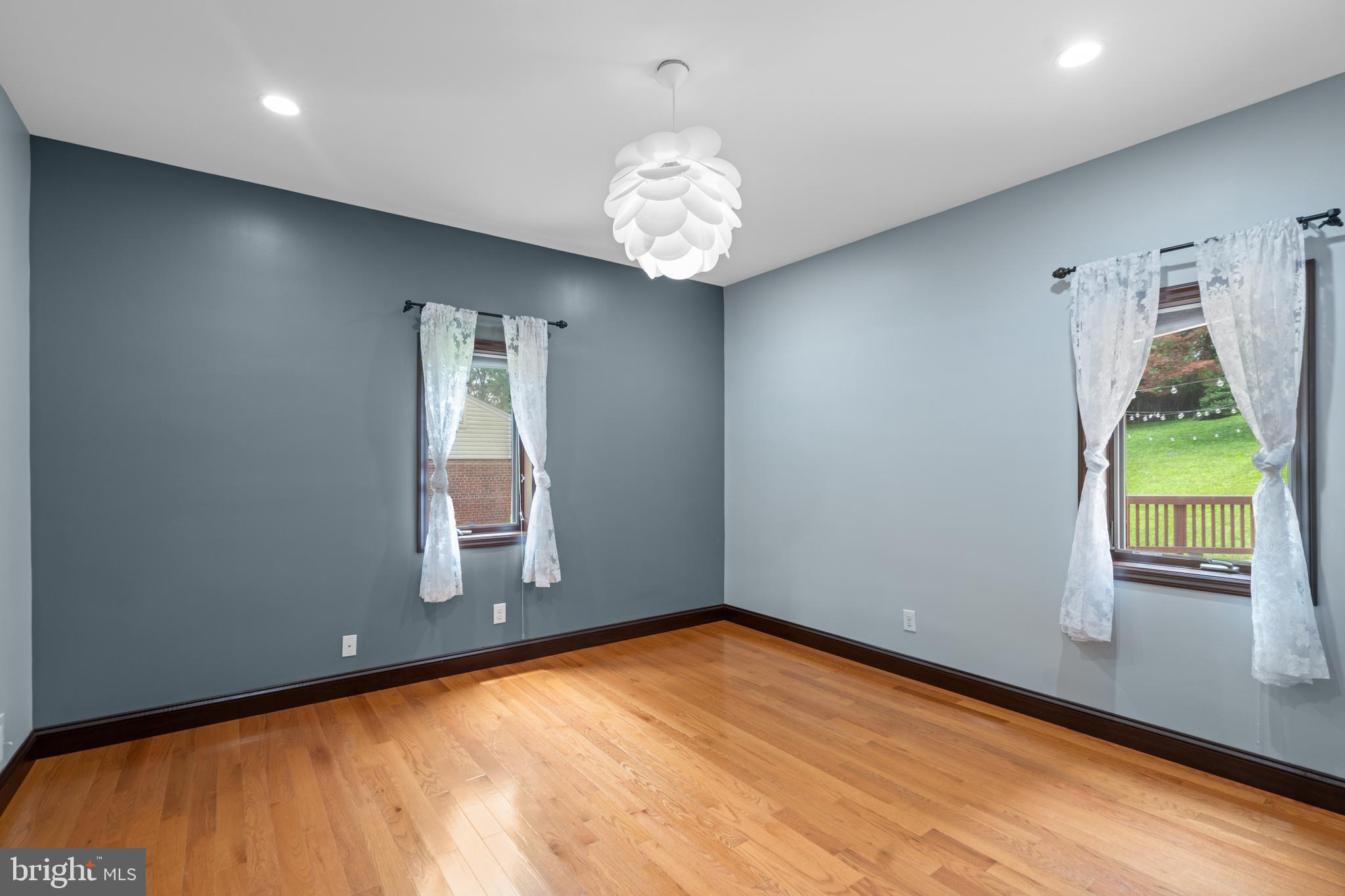 3306 Patrick Henry Dr