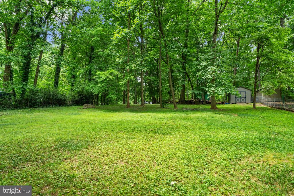 3306 Patrick Henry Dr