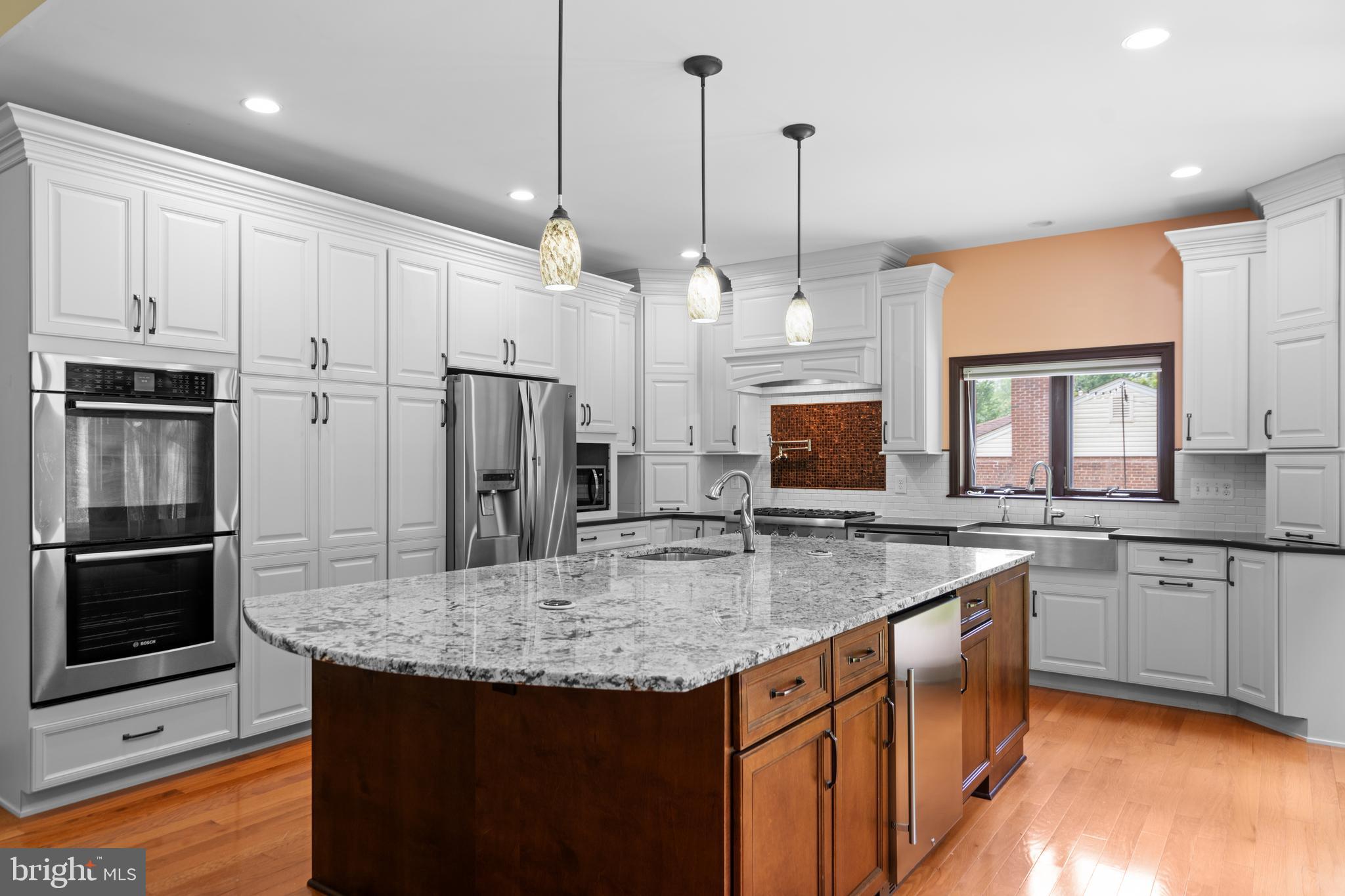 3306 Patrick Henry Dr