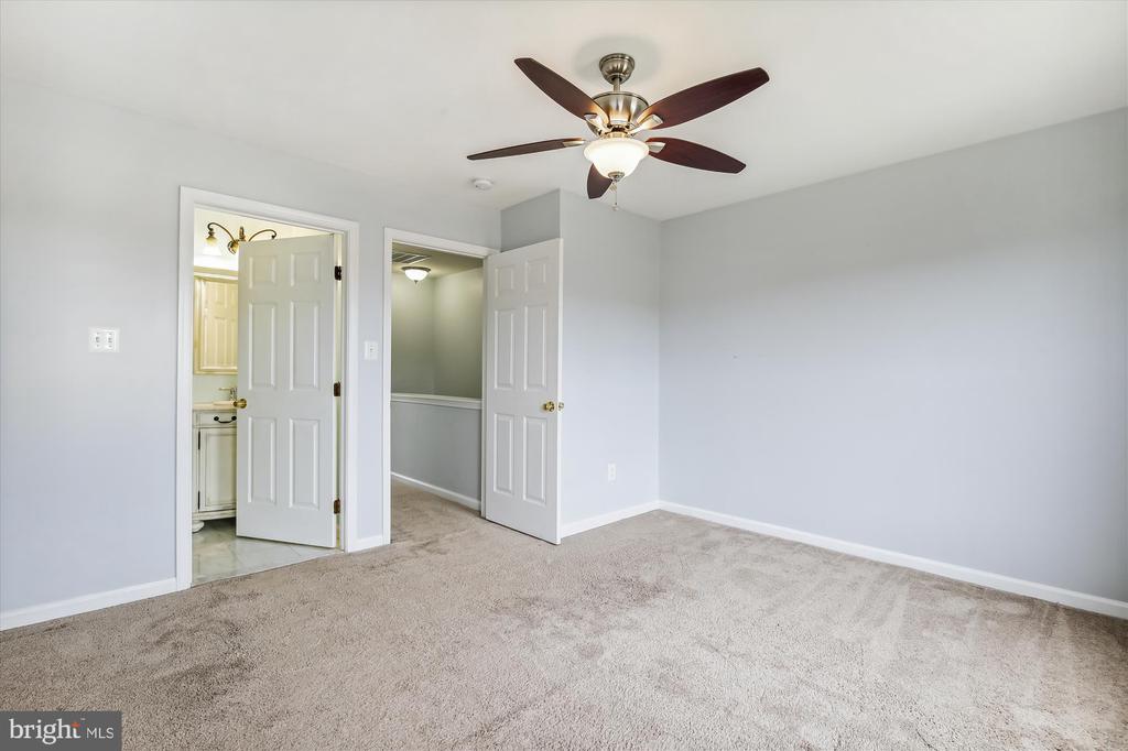 8360 HUNTER MURPHY CIR