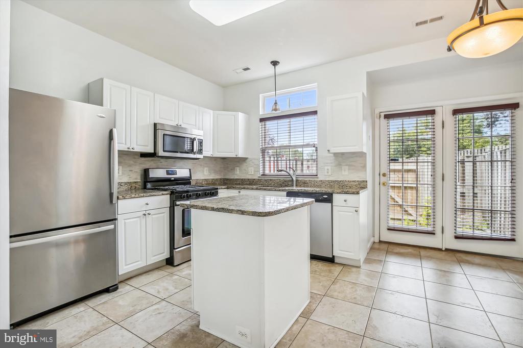 8360 HUNTER MURPHY CIR