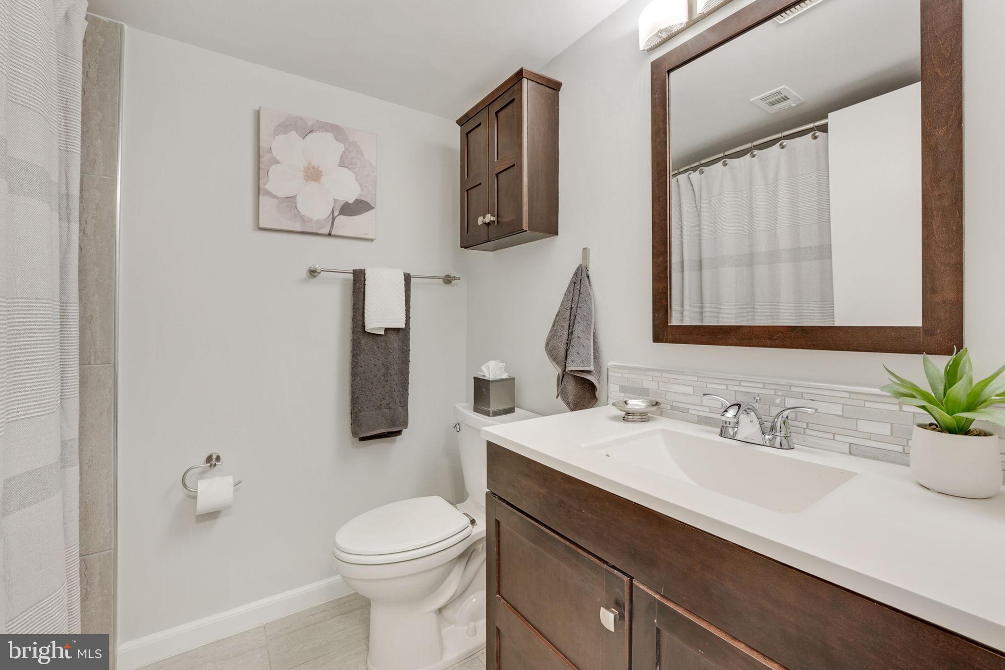 1411 Northgate Sq #1411-12b