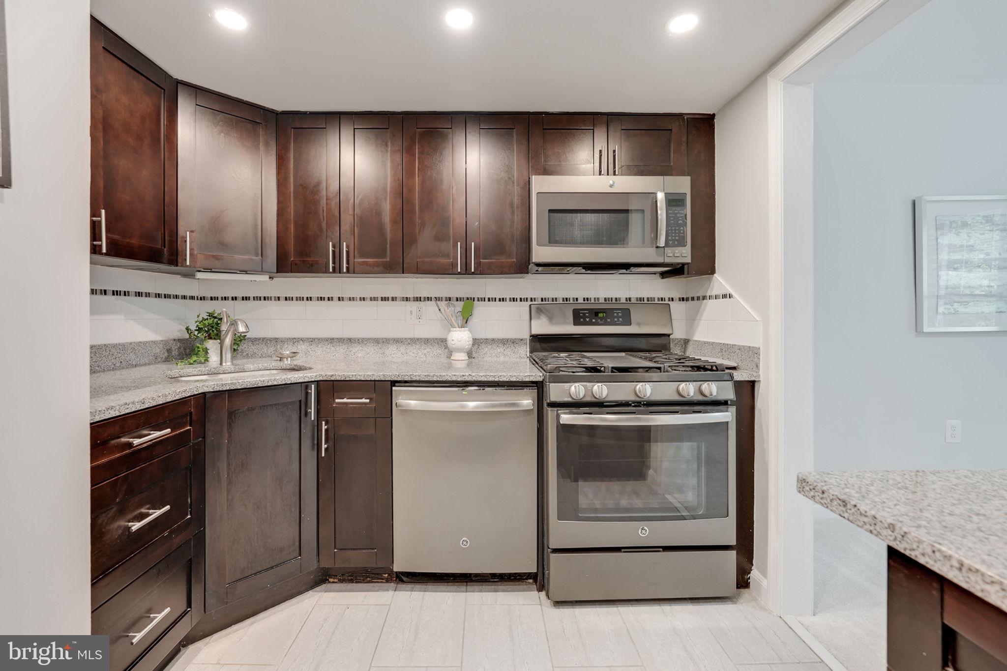 1411 Northgate Sq #1411-12b