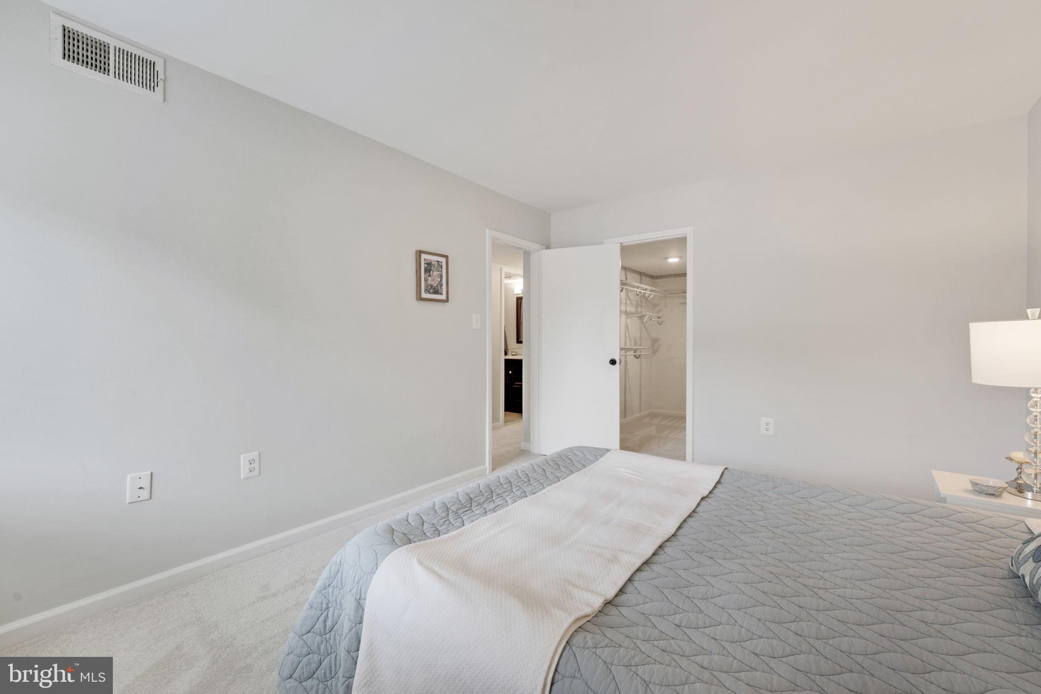 1411 Northgate Sq #1411-12b