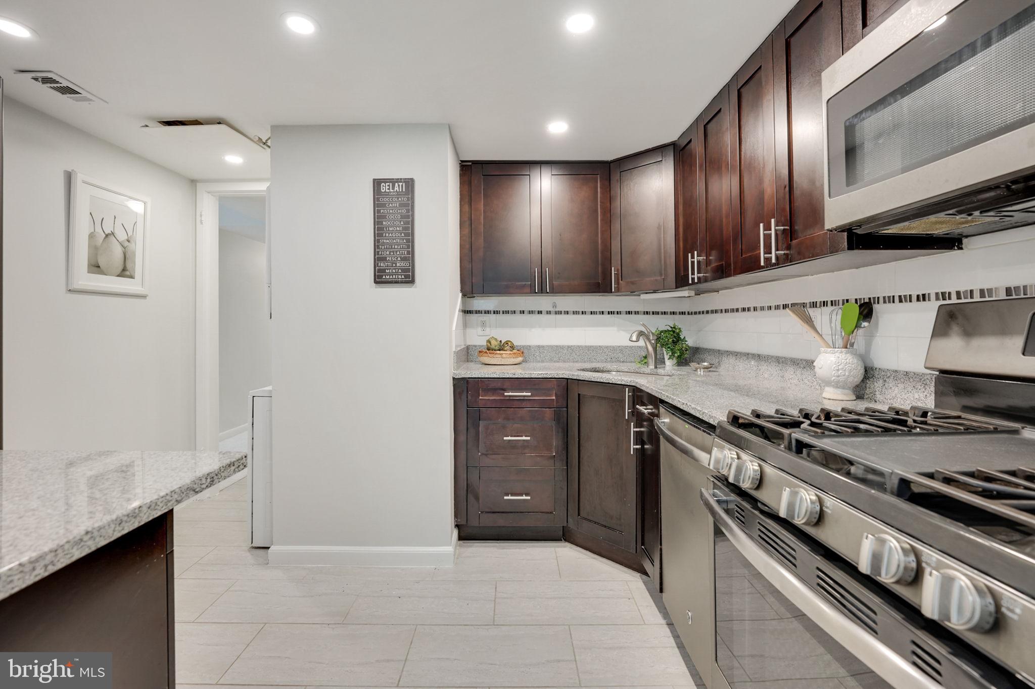 1411 Northgate Sq #1411-12b